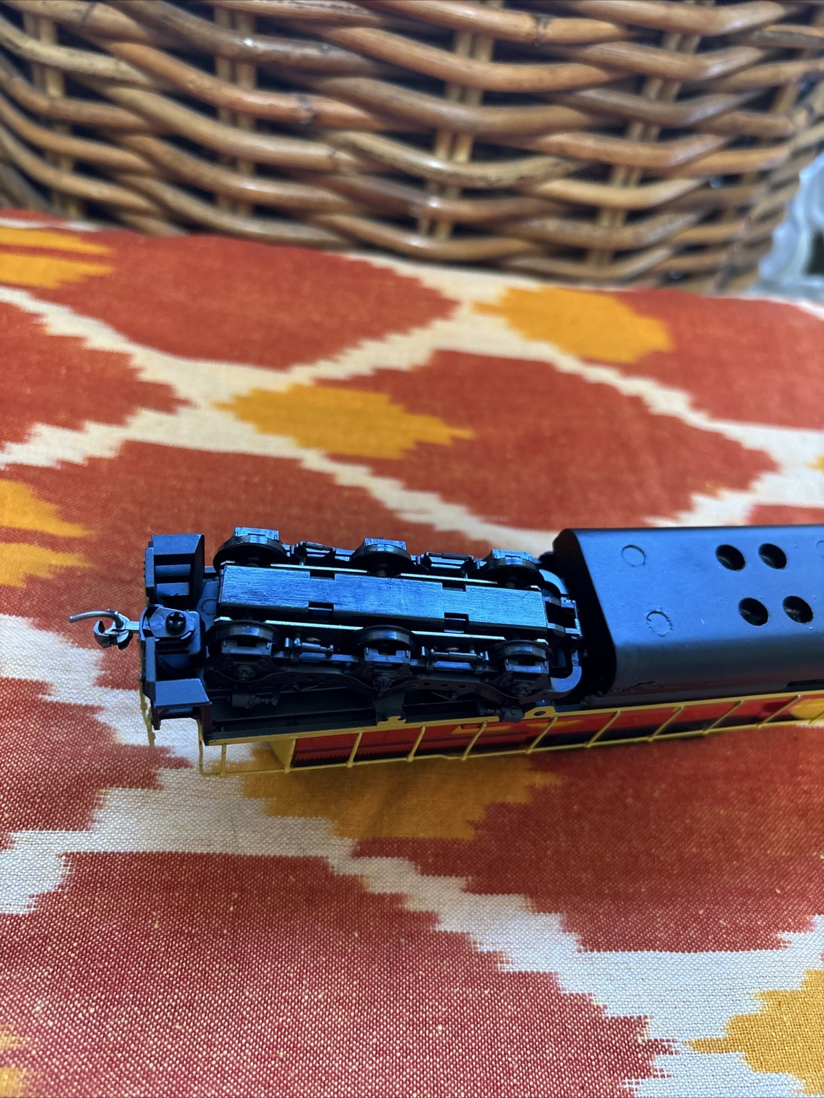 Santa Fe 5140 Red & Yellow, HO Used Locomotive