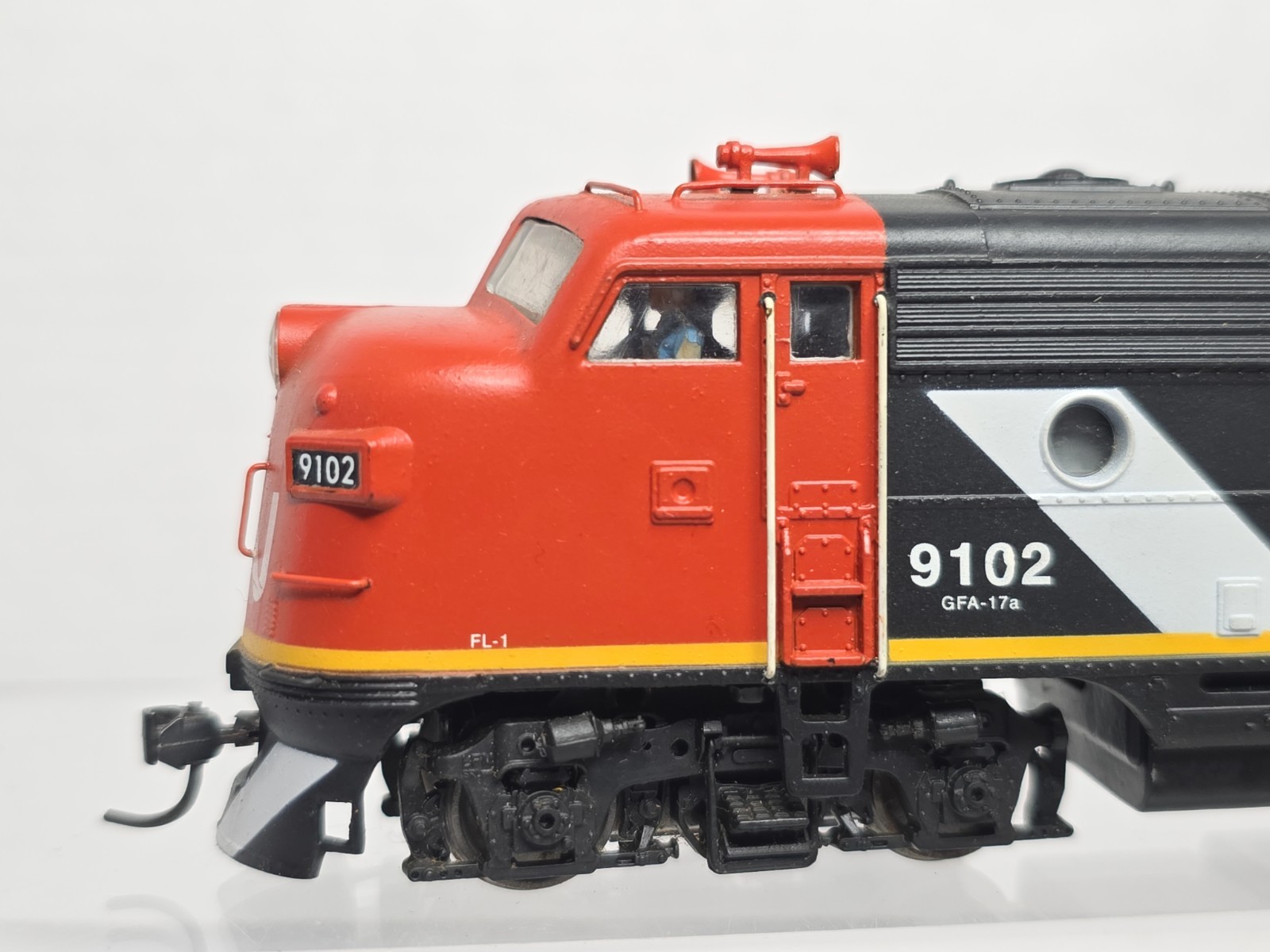 Athearn HO Scale Custom Canadian National CN 9102 F-7 A Diesel Locomotive Kadee