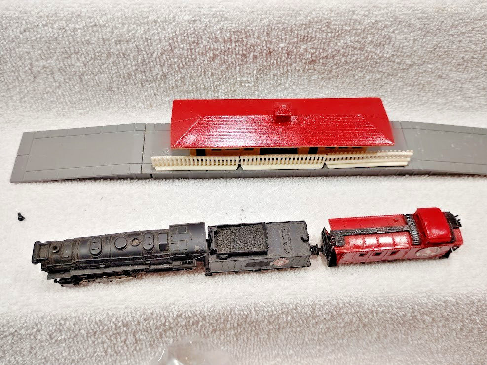 N Scale High Speed Southern Pacific # 9725 Diesel & Tank Car In Original Boxes