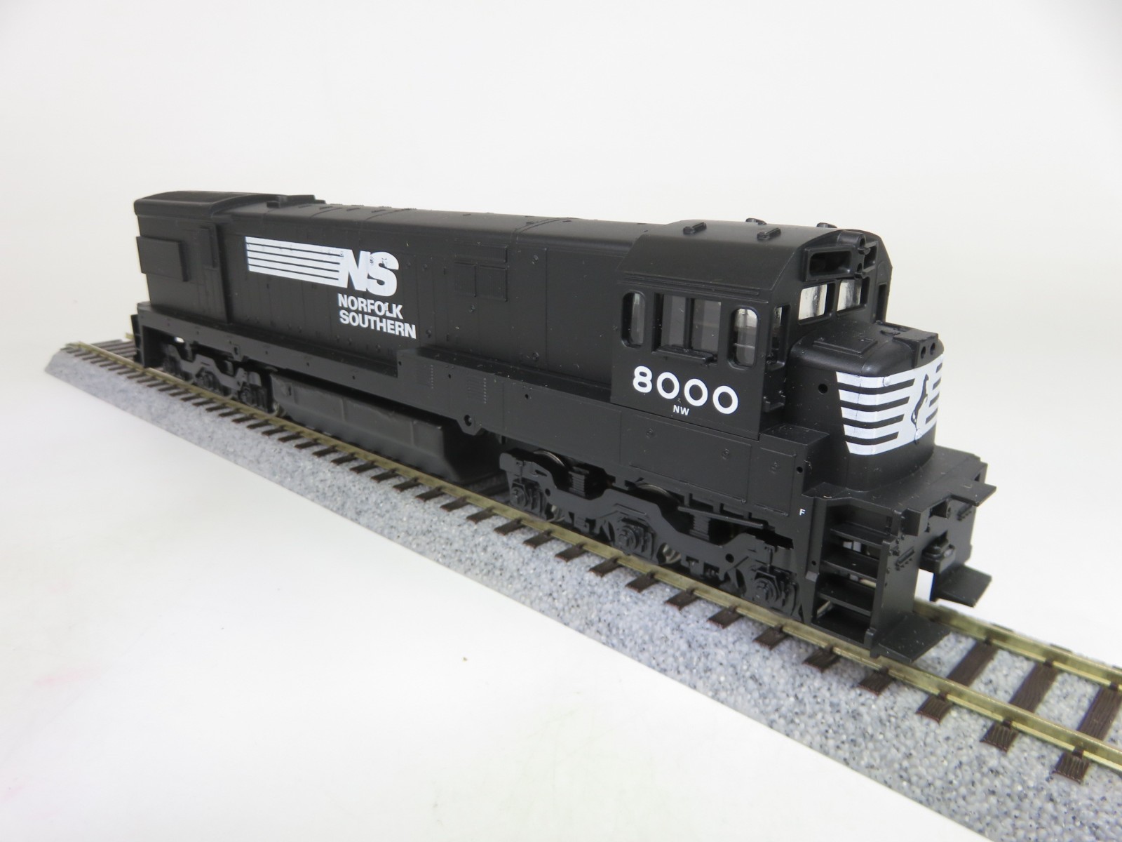 Athearn Blue Box 3467 HO Scale NS Norfolk & Southern GE U30C Diesel Locomotive