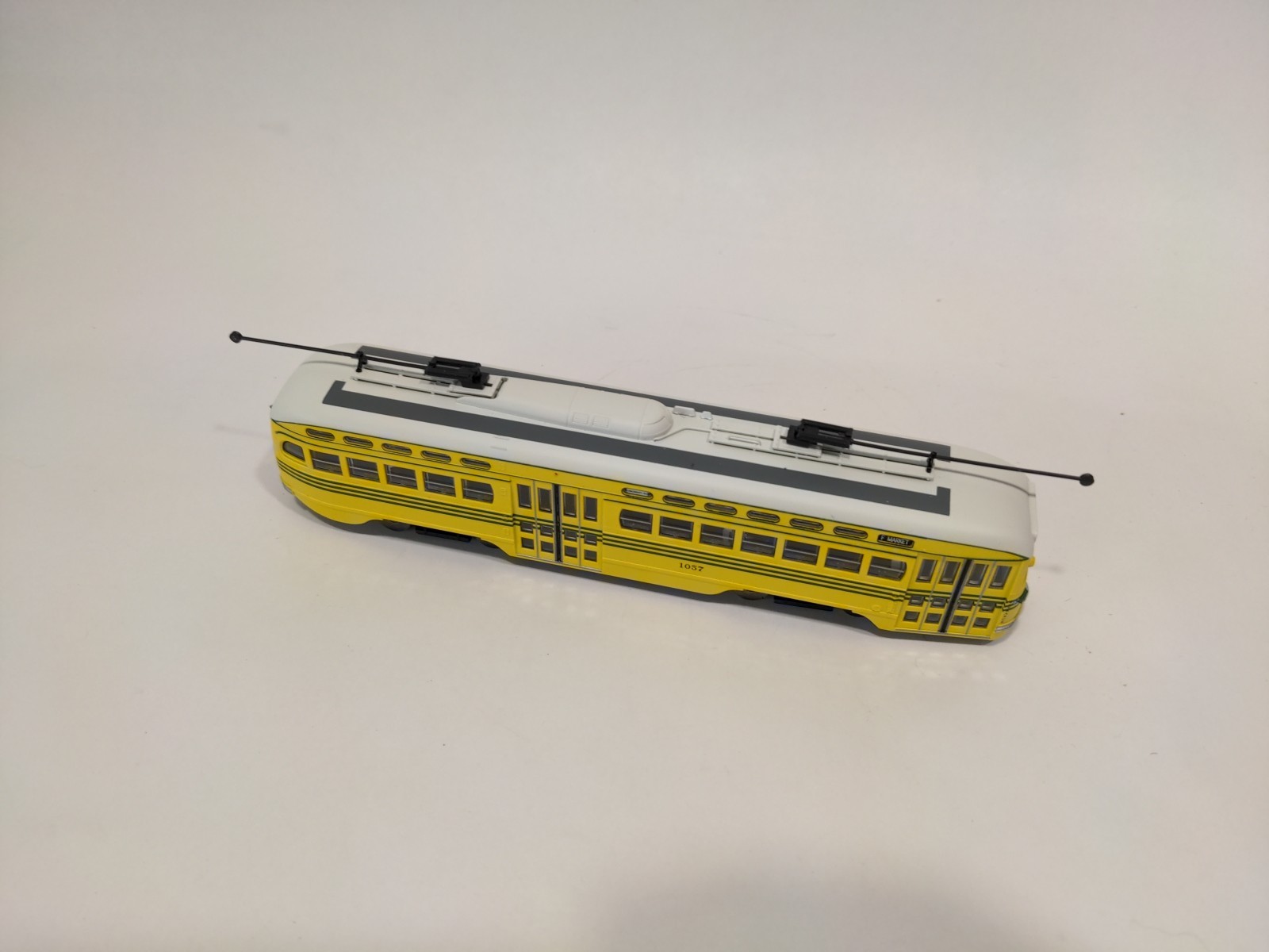 Bowser HO Scale Cincinnati Electric PCC Trolley #1057 Item 12557