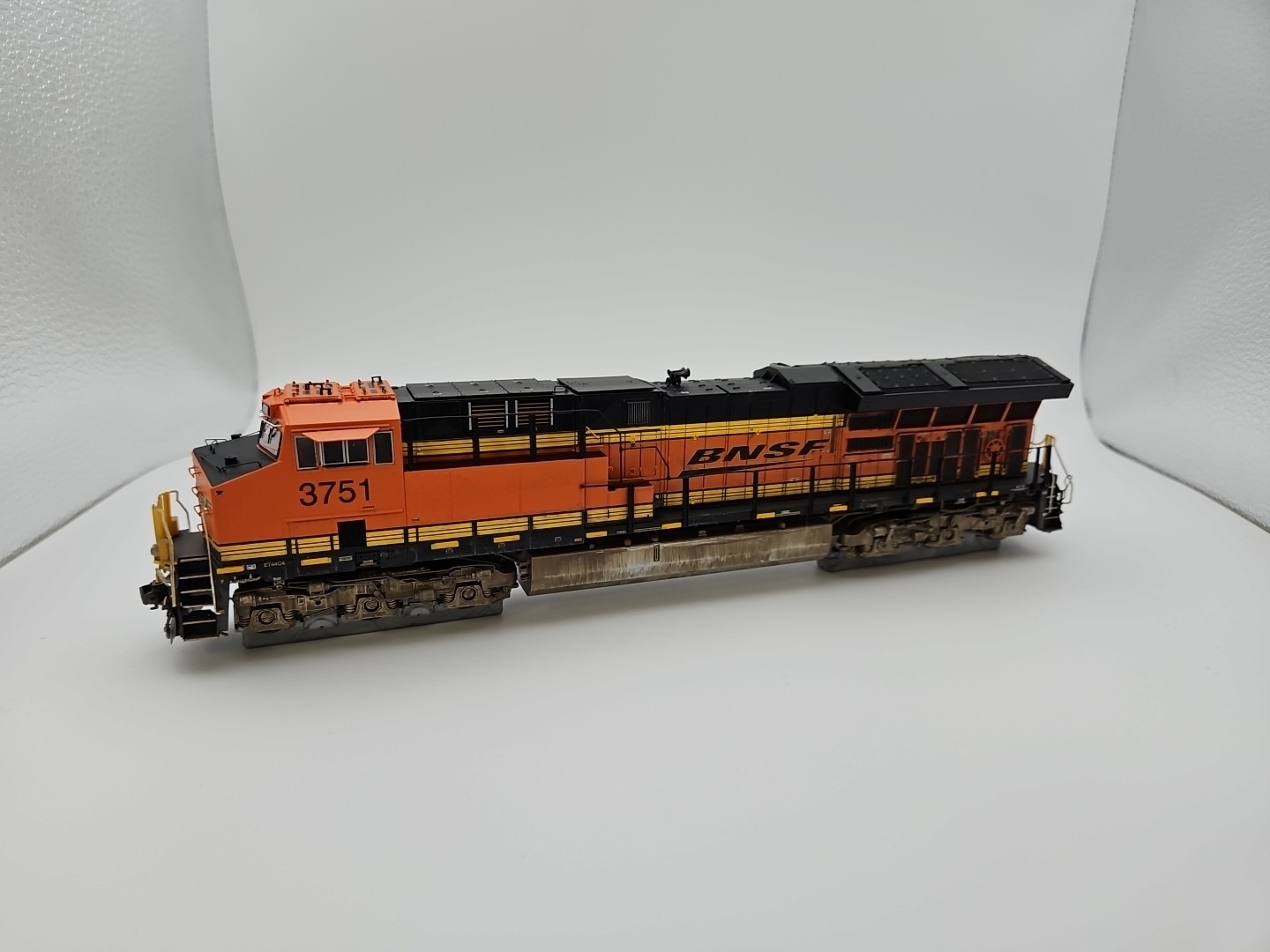 Scaletrains BNSF Railway ET44C4 #3751 W/ESU LokSound & DCC Custom Weathered