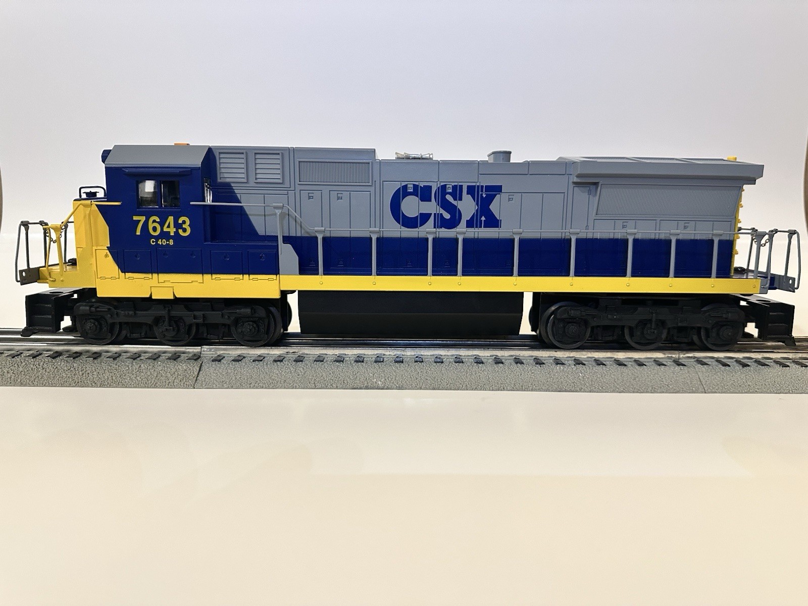 Lionel 6-18215 O Gauge CSX Dash 8 40-C Diesel Engine #7643 EX+/Original Box