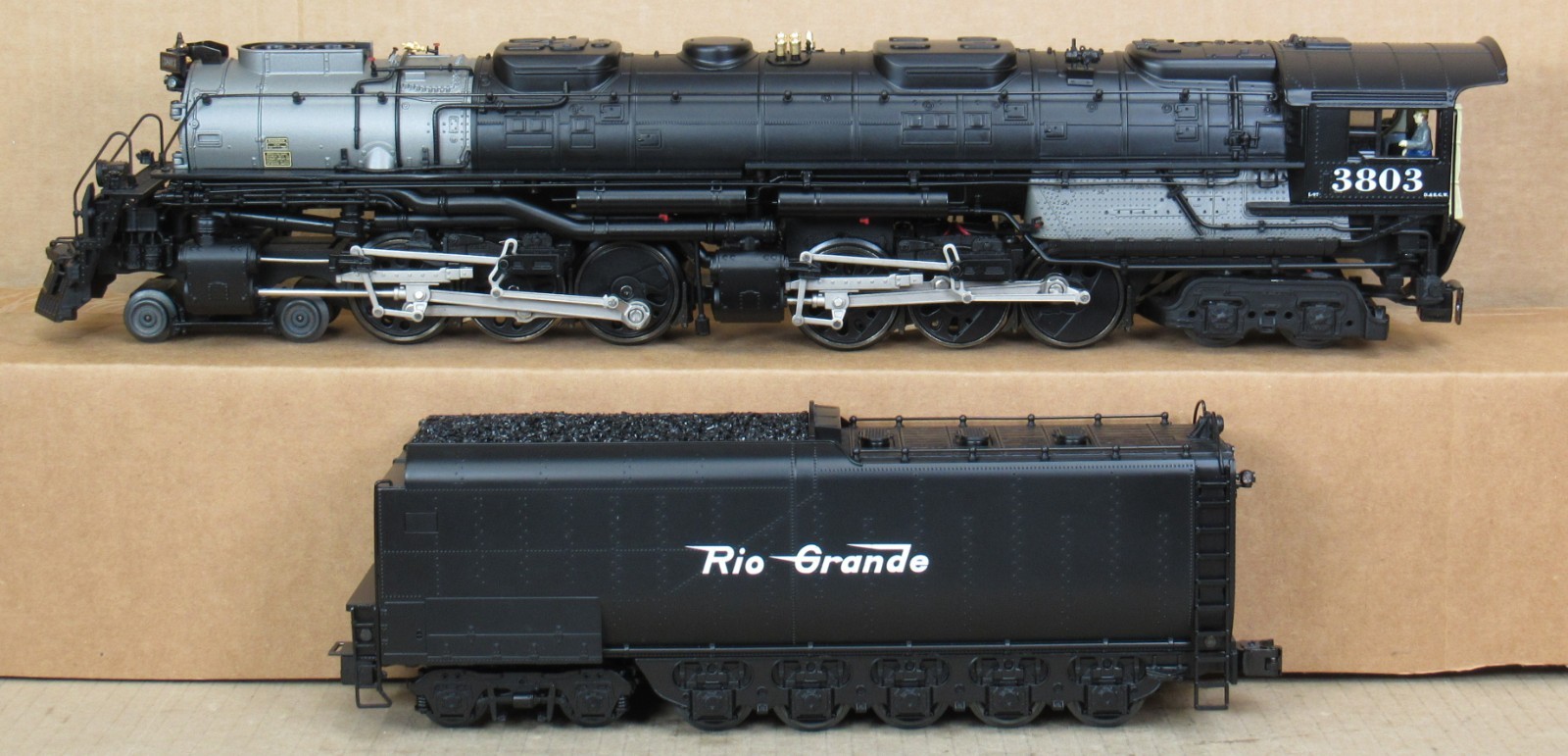 Lionel 38009 Rio Grande 4-6-6-4 “Challenger” Steam Engine w/TMCC/RS O-Gauge LNIB