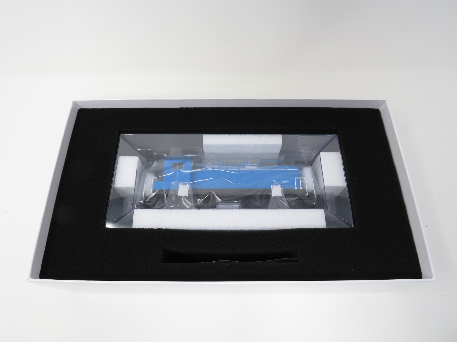 Rapido Trains HO 27602 DCC ESU LokSound Industrial Blue EMD SW9 Switcher Diesel