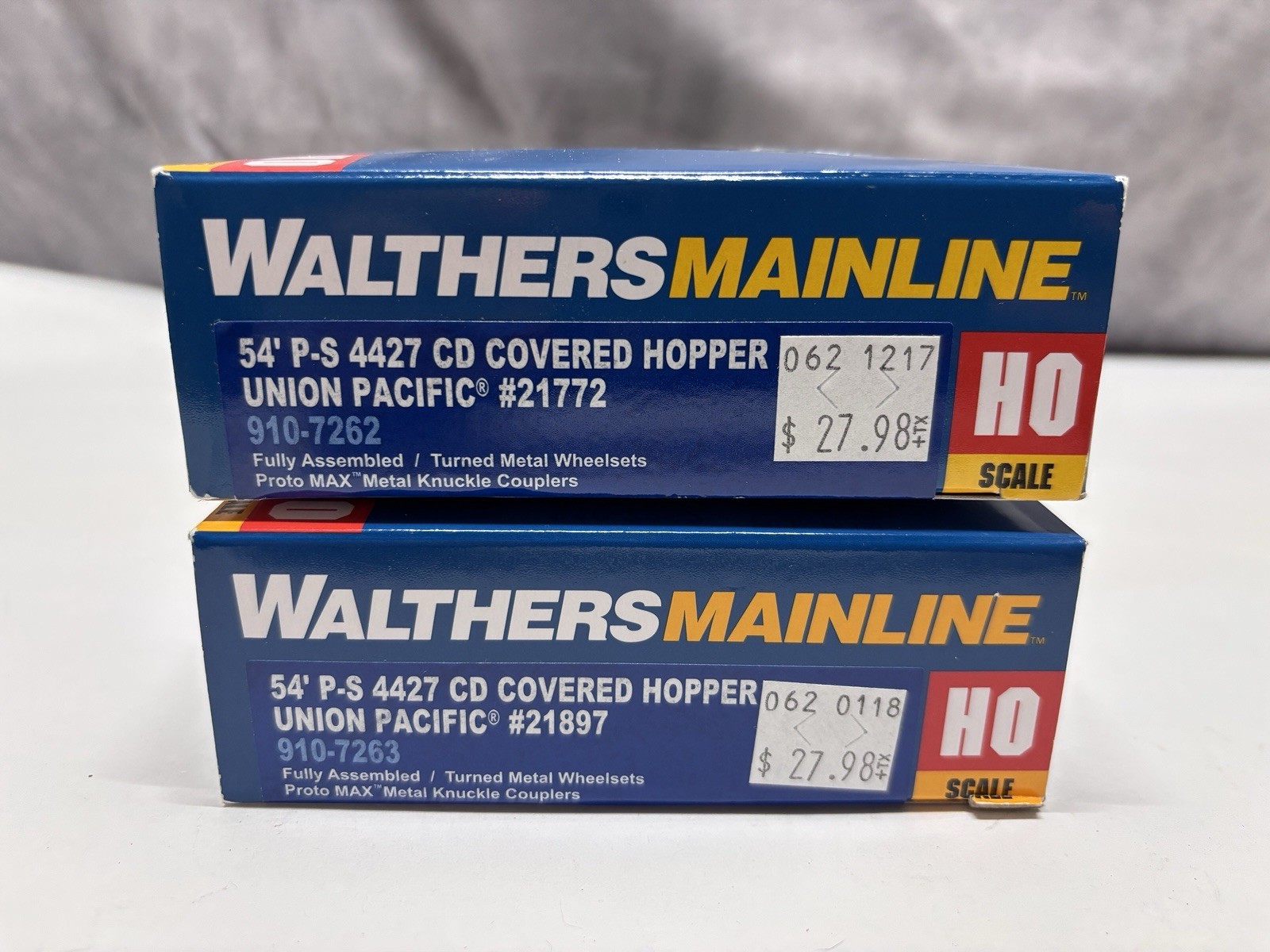 Two Walthers HO 54′ Union Pacific Covered Hoppers #21897 & #21772 NEW BX-20