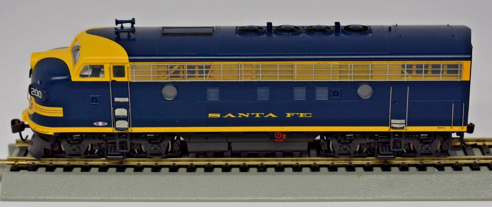 Athearn Genesis Atchison, Topeka & Santa Fe (ATSF) F-3A Loco #G2002A – Mint New!