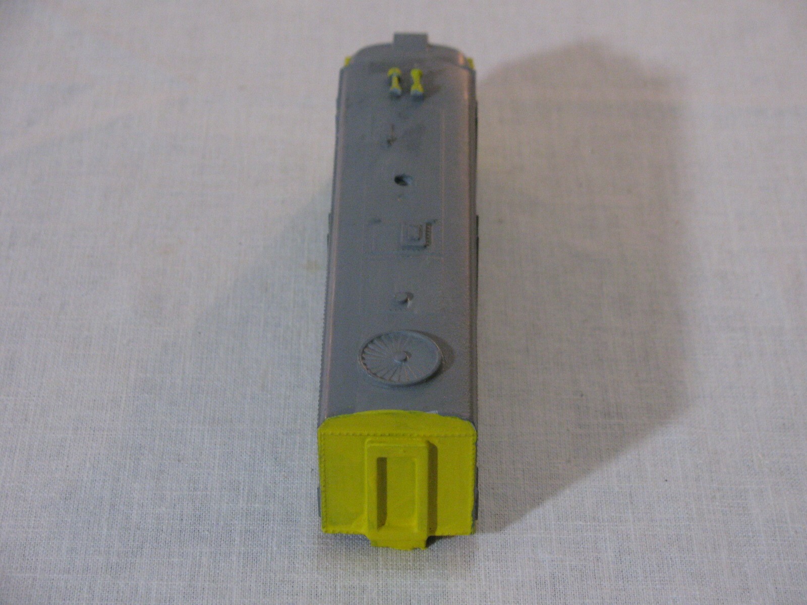 Vtg HO Scale Diesel Locomotive Shell ONLY,Unlettered No #,Yellow/Gray,Unmarked r