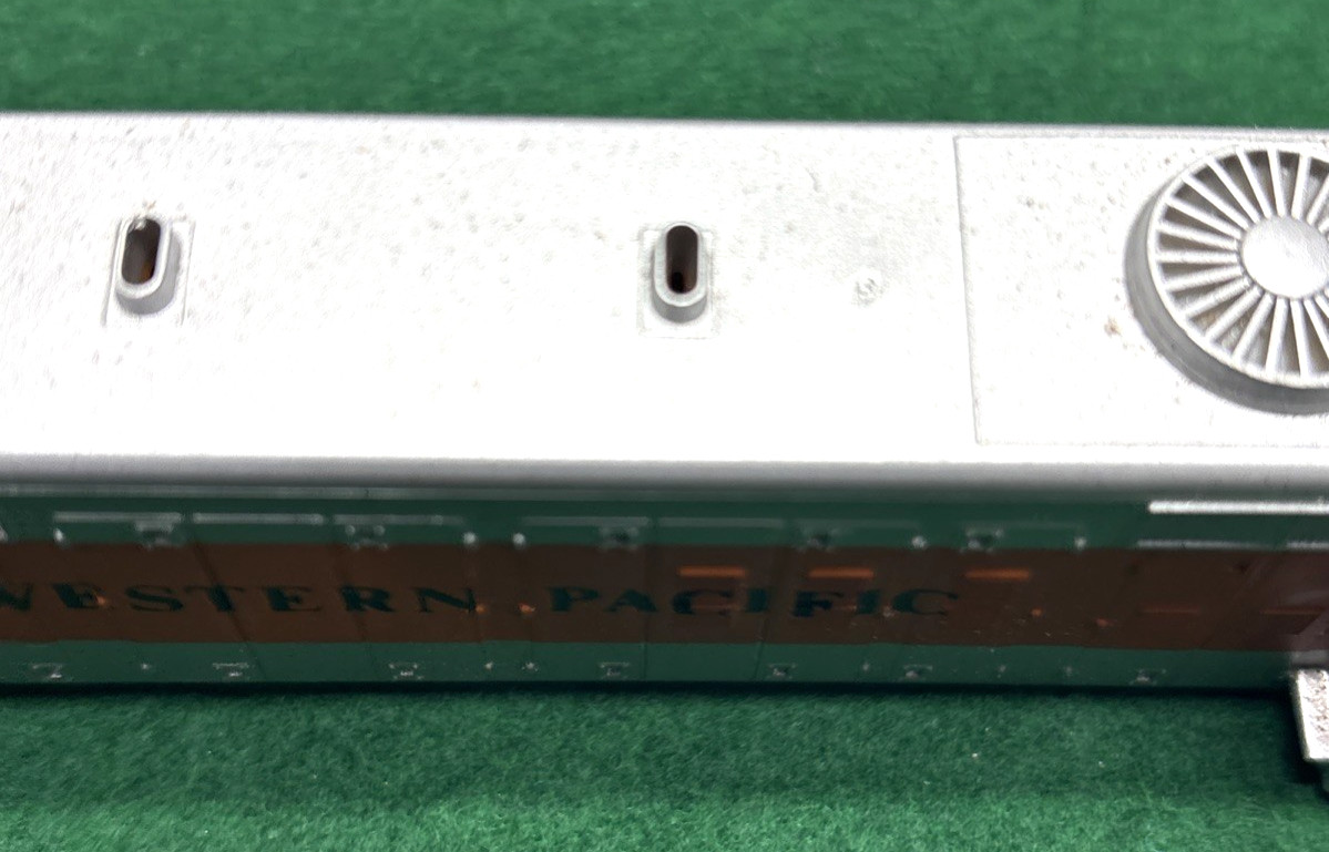 AHM Western Pacific GP18 5013-02 HO Diesel Engine 1980 Flashing Beacon, Unused