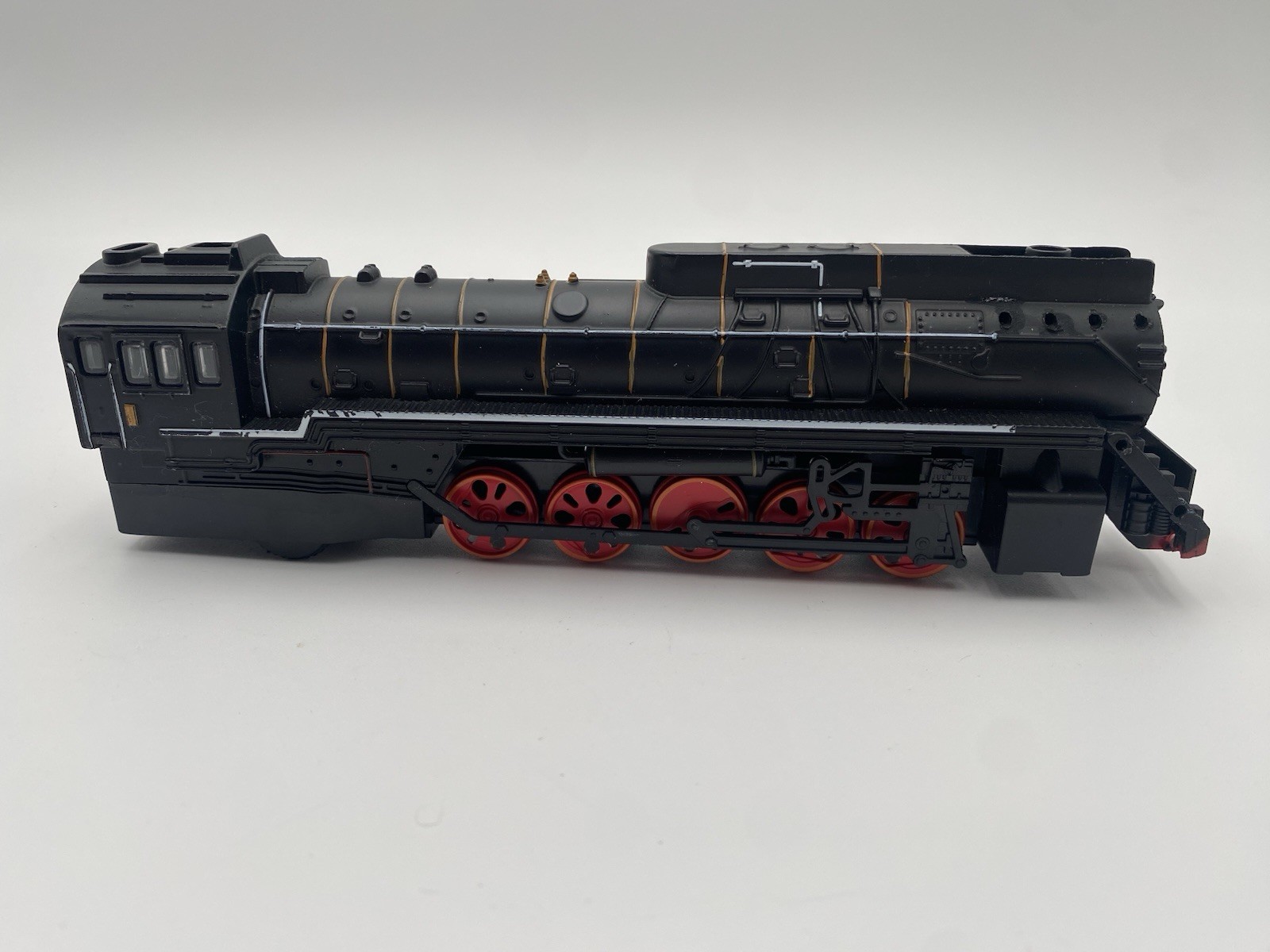 Sheng Hui HO 1:87 Deutsche Bahn BR 03 4-6-2 DC Analog 2-Rail Black/Red