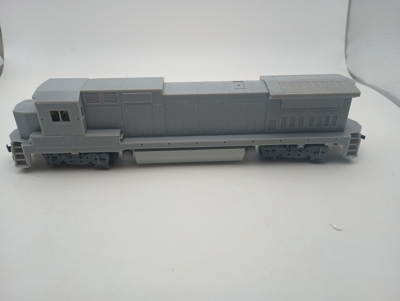 Walthers Trainline GE DASH 8 40B Diesel Locomotive UNDECORATED 931-150 New.
