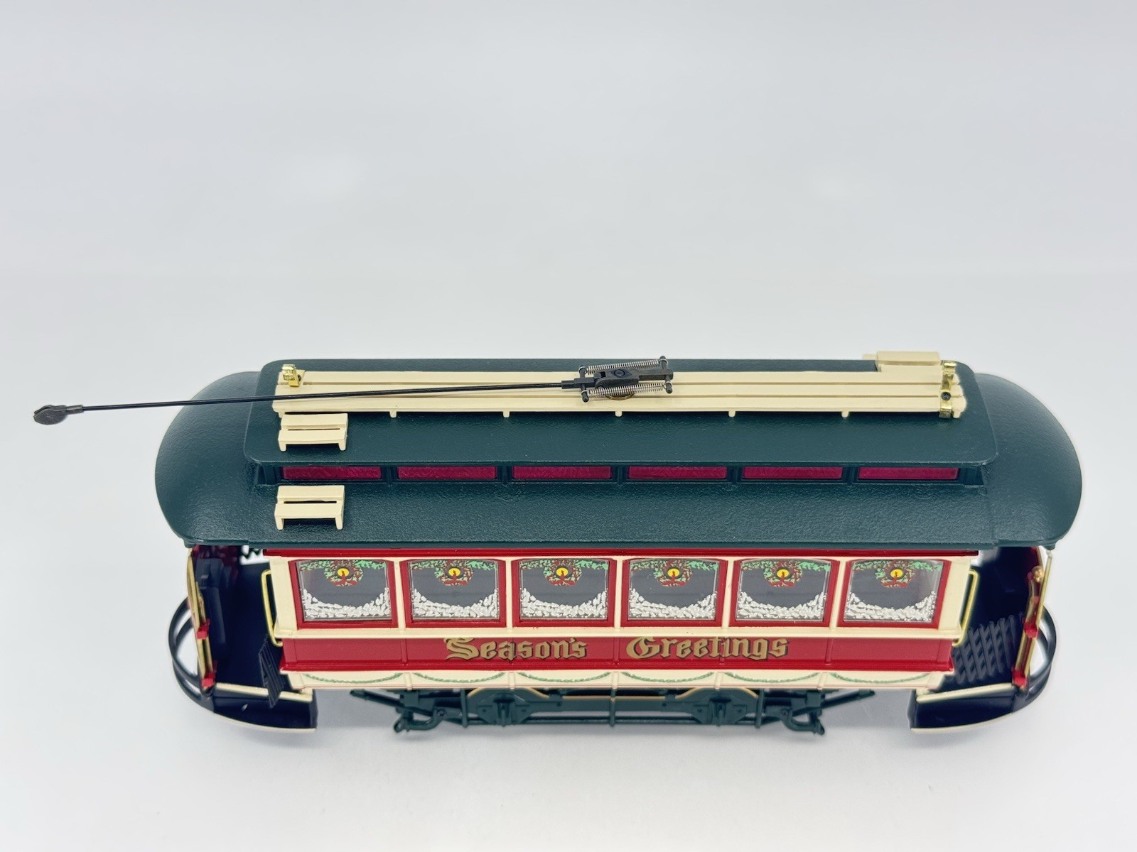 On30 Bachmann Spectrum 25127 Christmas Closed Street Car Trolley Locomotive