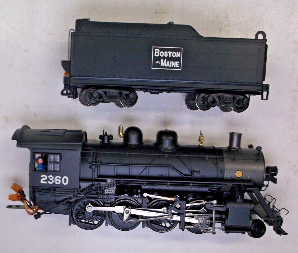 HO Spectrum 2-8-0 Boston & Maine steam engine #11416 in original box (lot 608)
