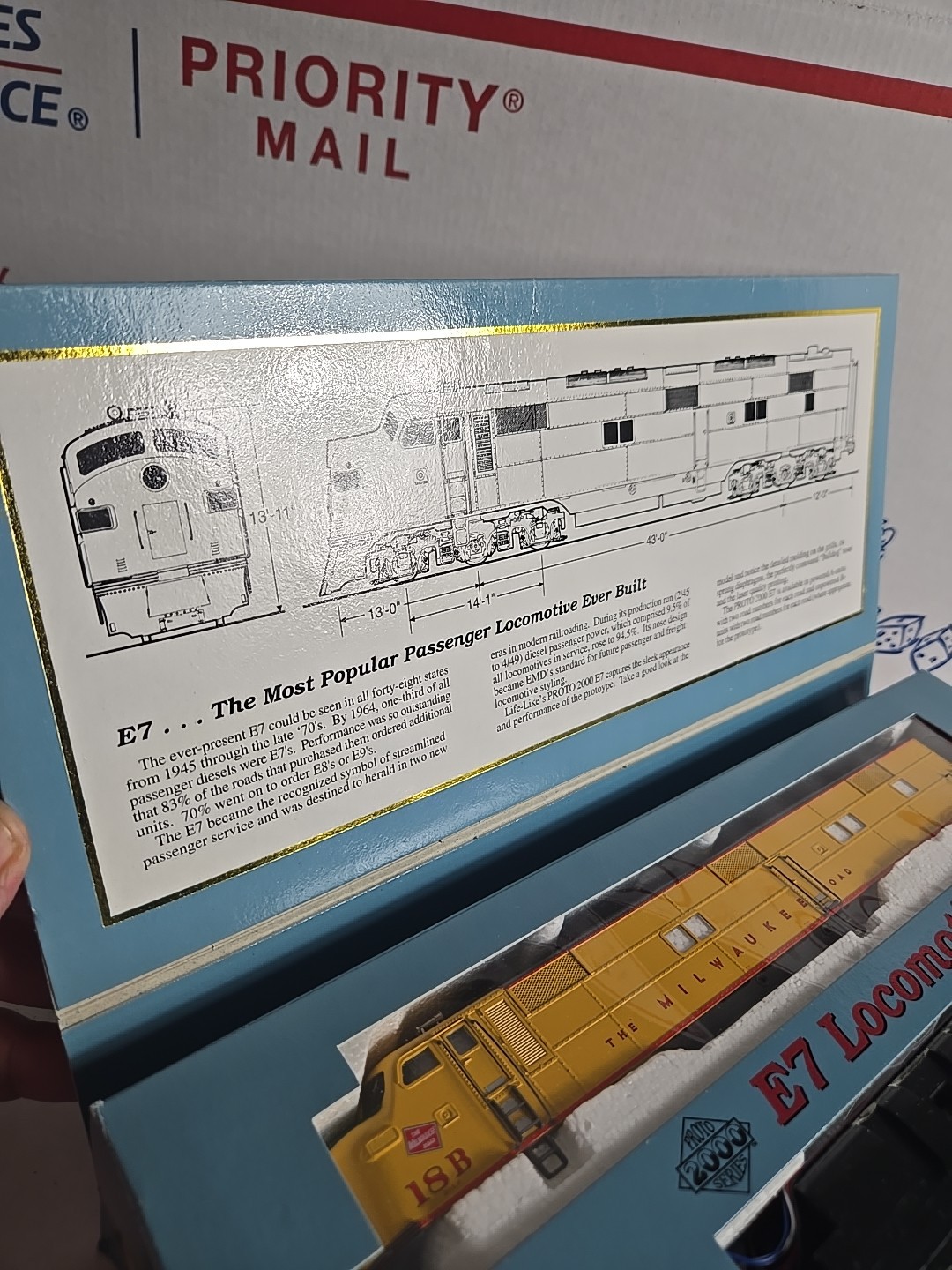 PROTO 2000 HO E7 MILWAUKEE ROAD LOCOMOTIVE #18 A-UNIT w/ Mars Light