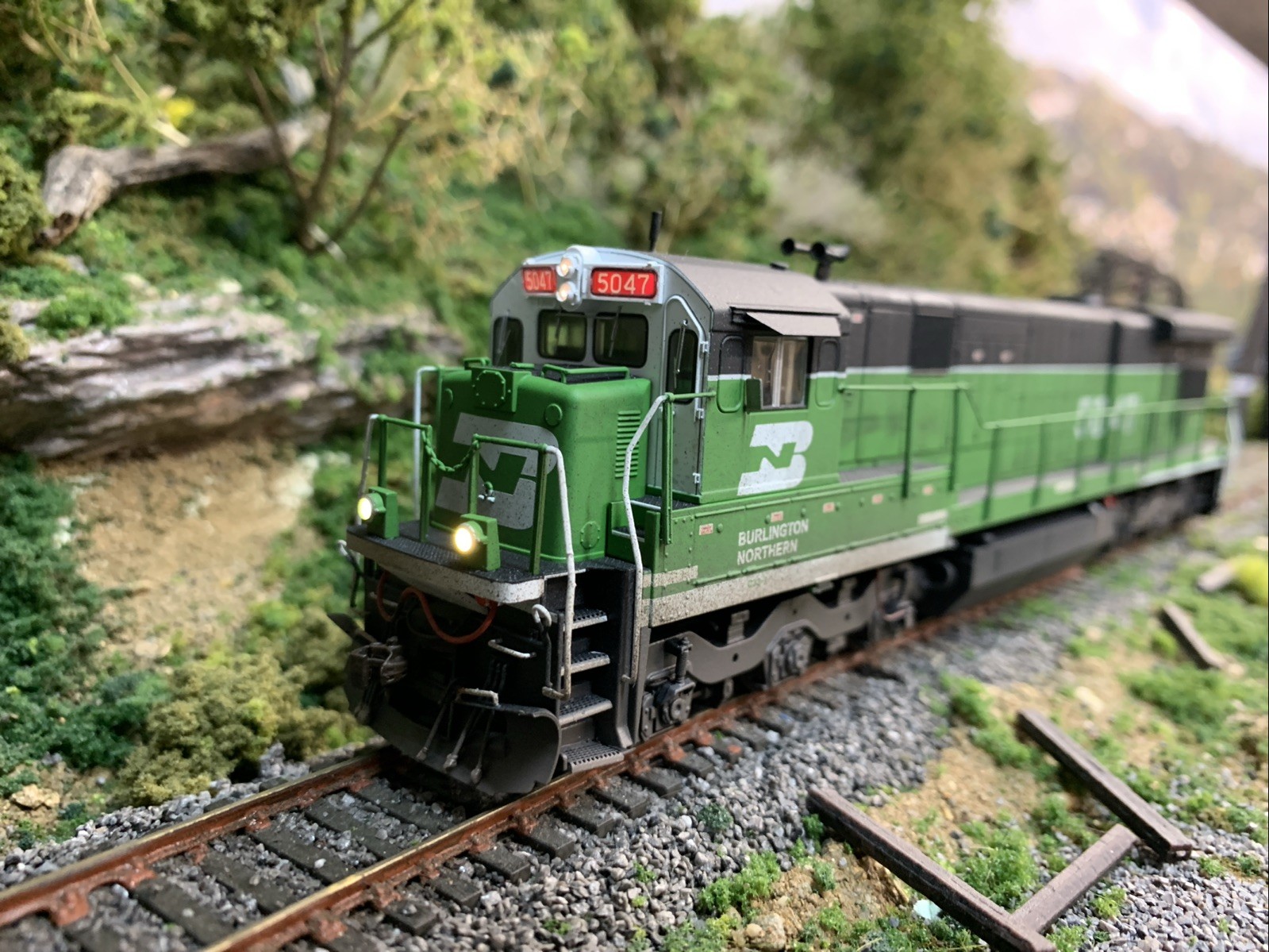 Rapido HO Burlington Northern C33-7 C36-7 #5047 DCC Sound Weathered BN BNSF