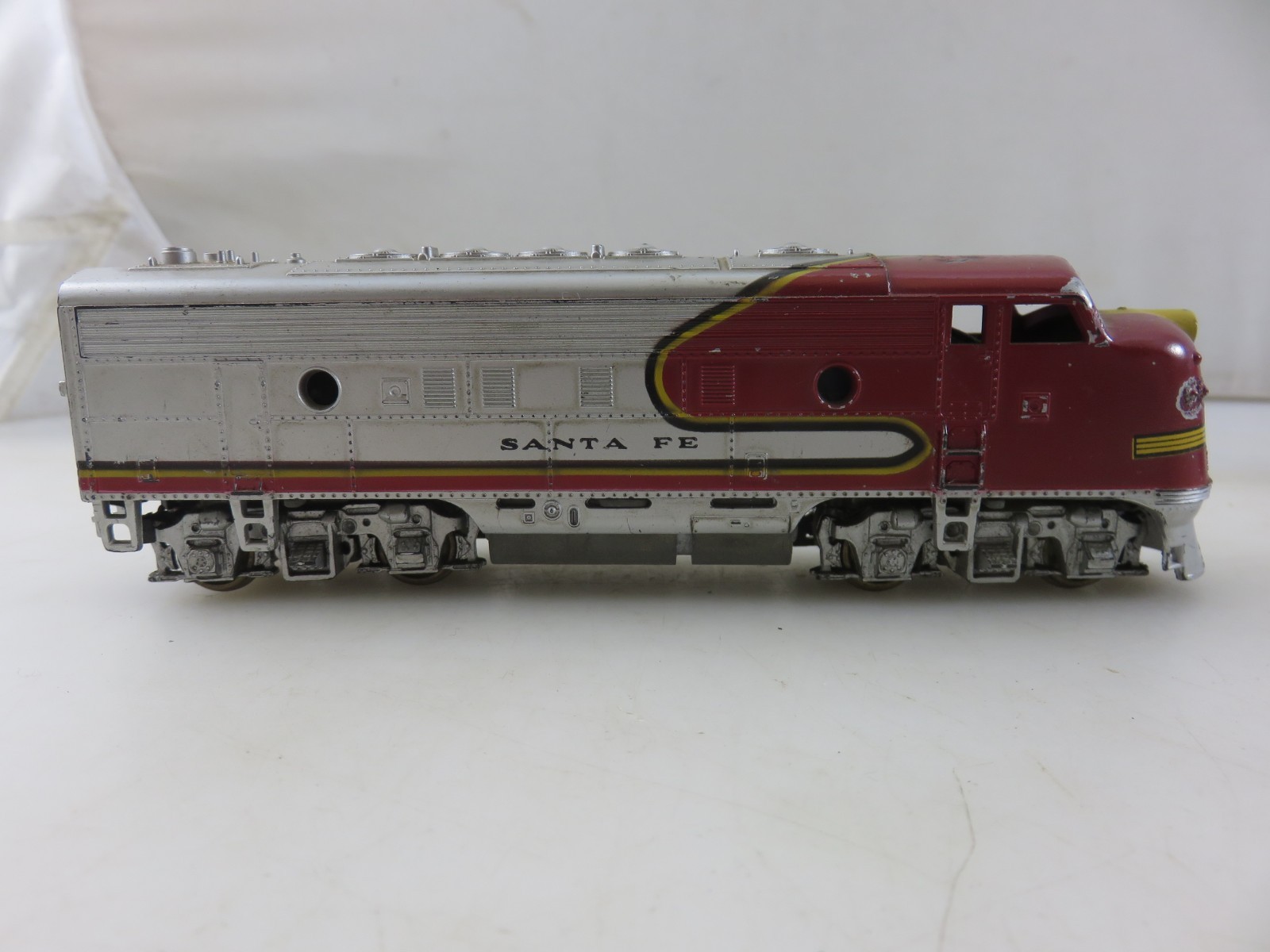 Bachmann Tyco Others Santa Fe Diesel Locomotive Engine 4pc Set FOR PARTS/REPAIRS