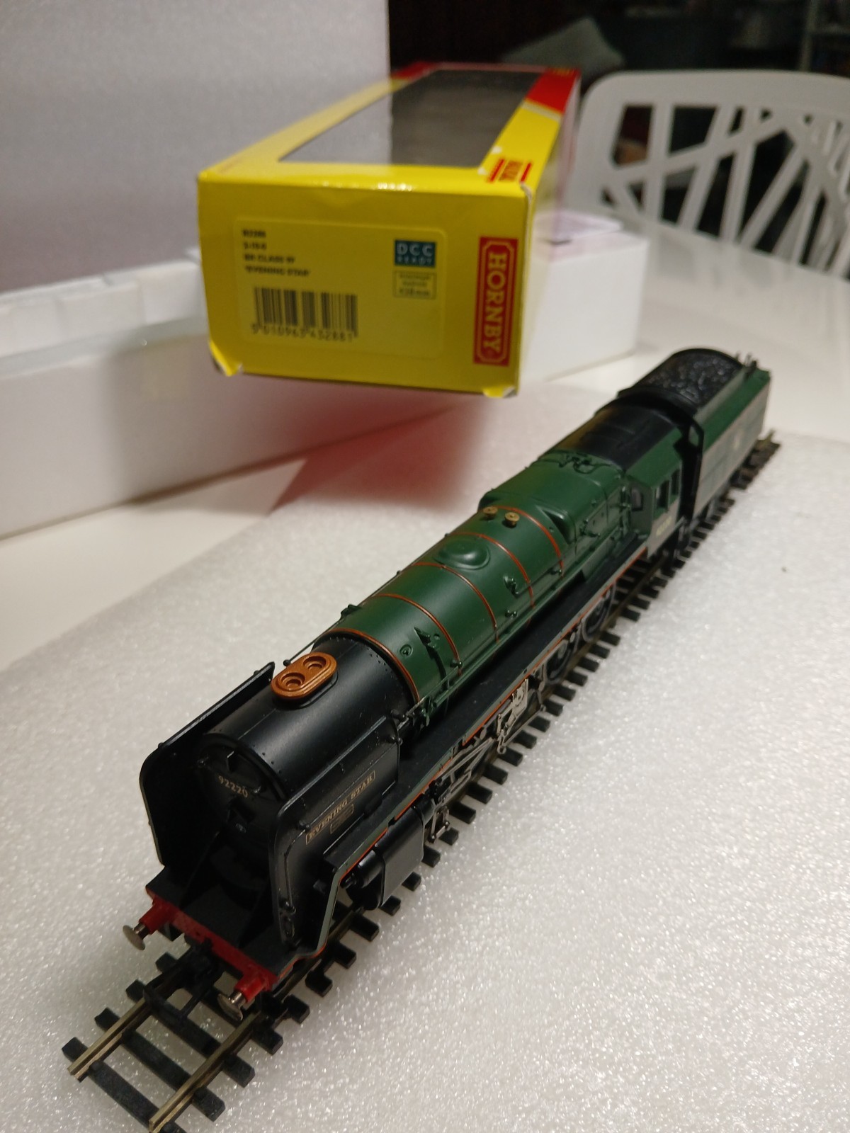 Hornby Railroad BR Class 9F ‘Evening Star’ 92220 2-10-0 R3288