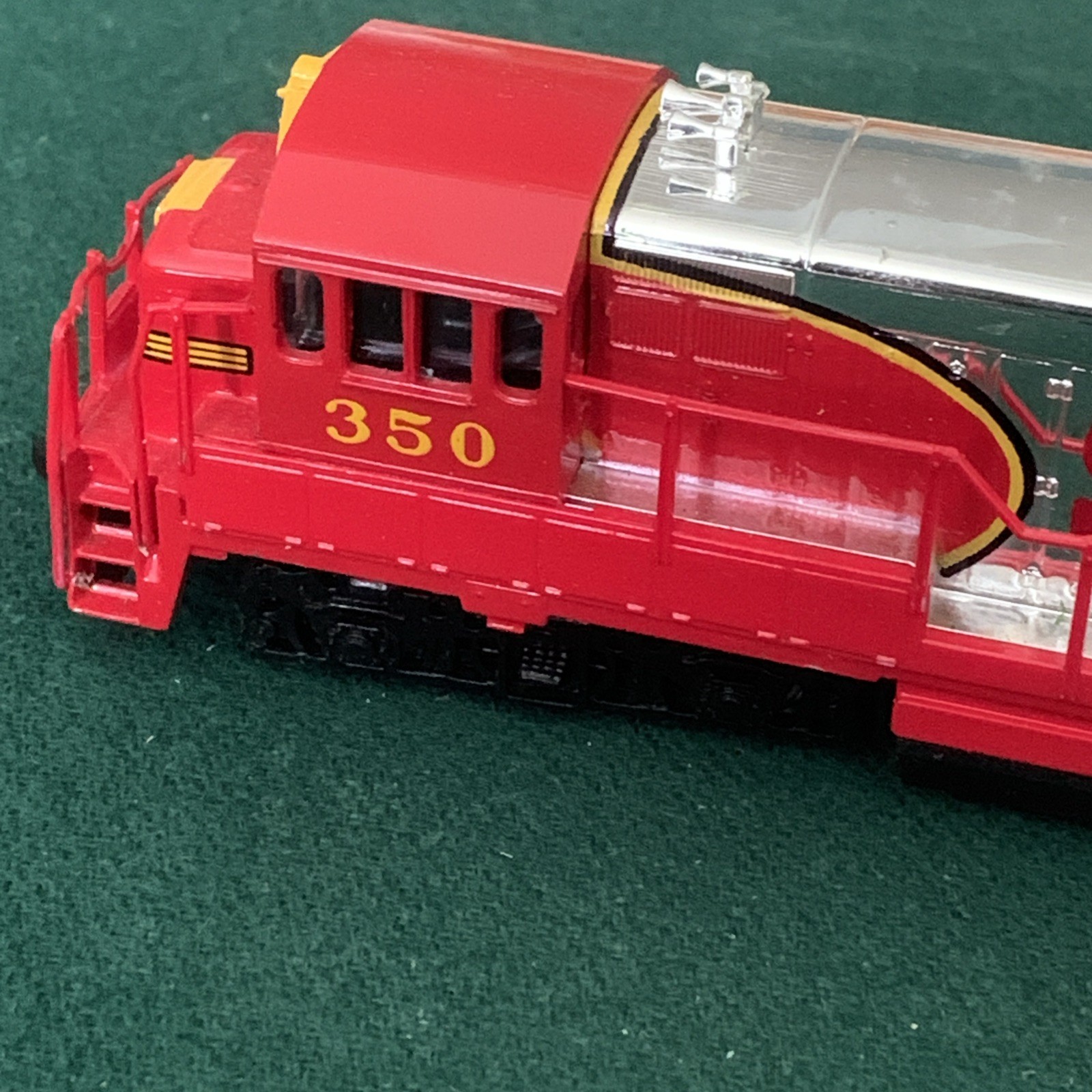 BACHMANN Diesel Locomotive, Santa Fe 350, HO, Vintage, Untested
