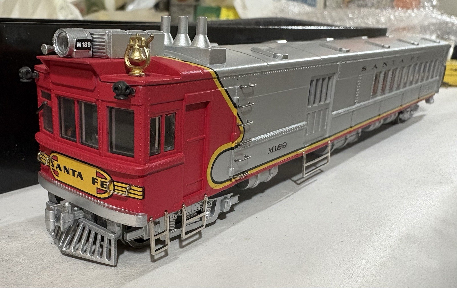 Bachmann Spectrum 81410 HO EMC Gas Electric Doodlebug Santa Fe Warbonnet M189