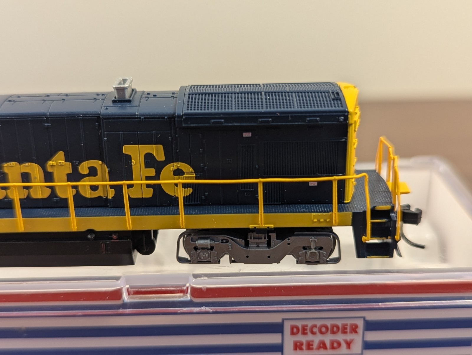 Atlas N Scale GE B23-7 Santa Fe #6390 DCC Ready
