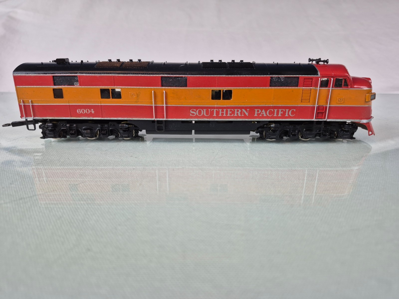 HO BRASS ORIENTAL LIMITED EMD E7A/B 2000HP STD W/LARGE # BOARDS POWERED