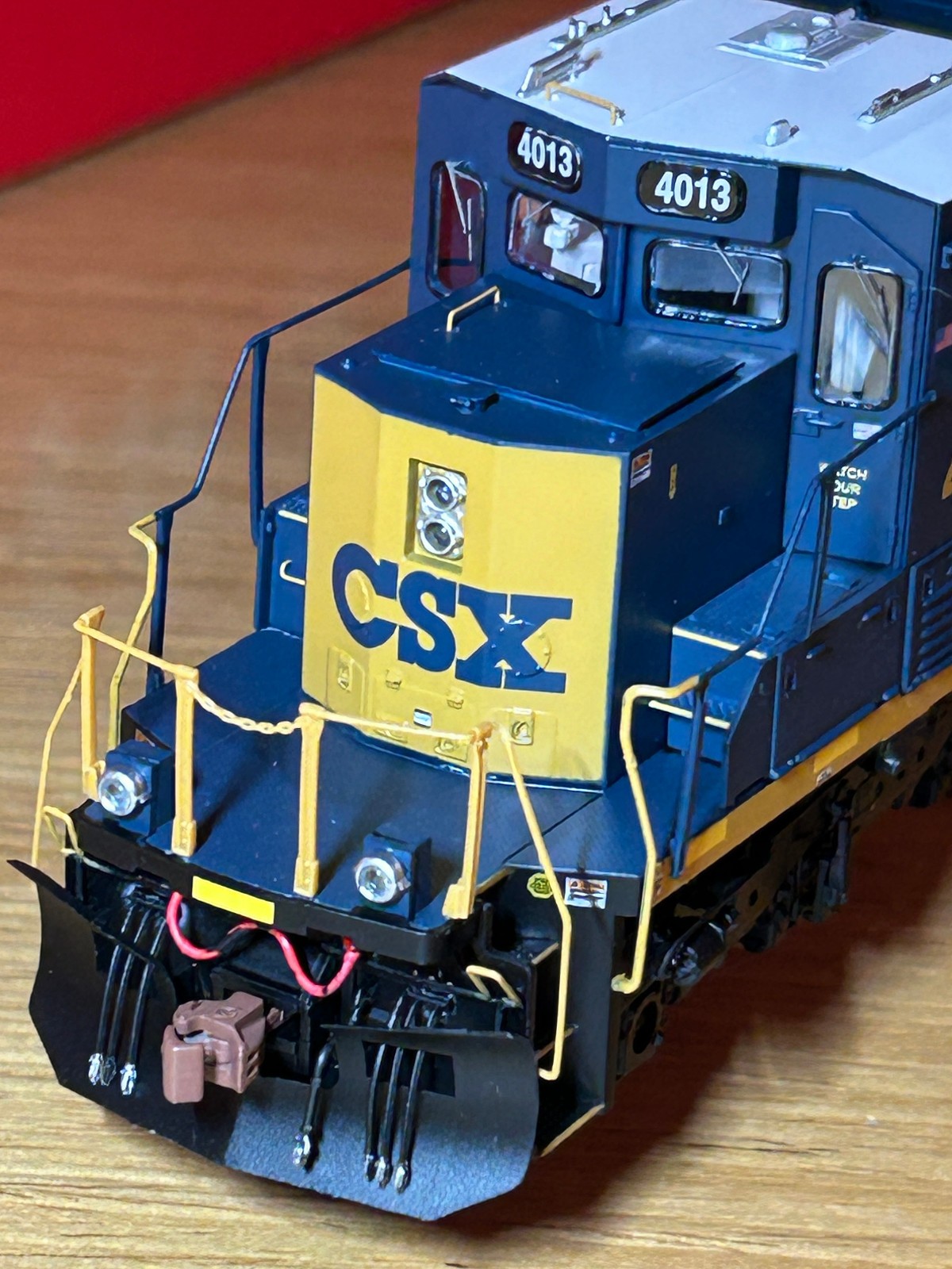 HO Scale ScaleTrains RivetCounter SD40-2/SD40-3 CSX #4013 DCC/SOUND