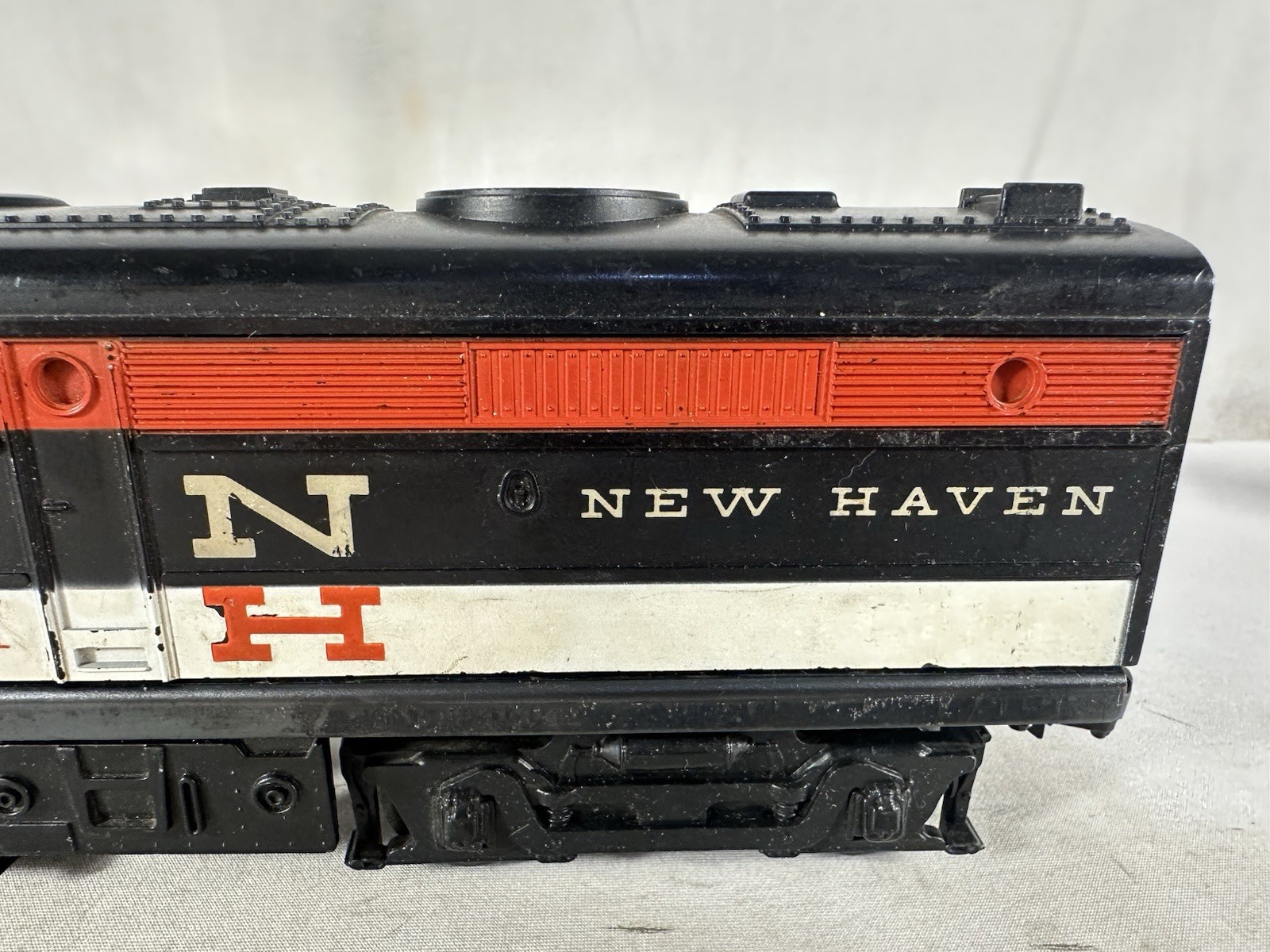Desirable Lionel Original Postwar #209 New Haven A-A Alco Diesel Pair