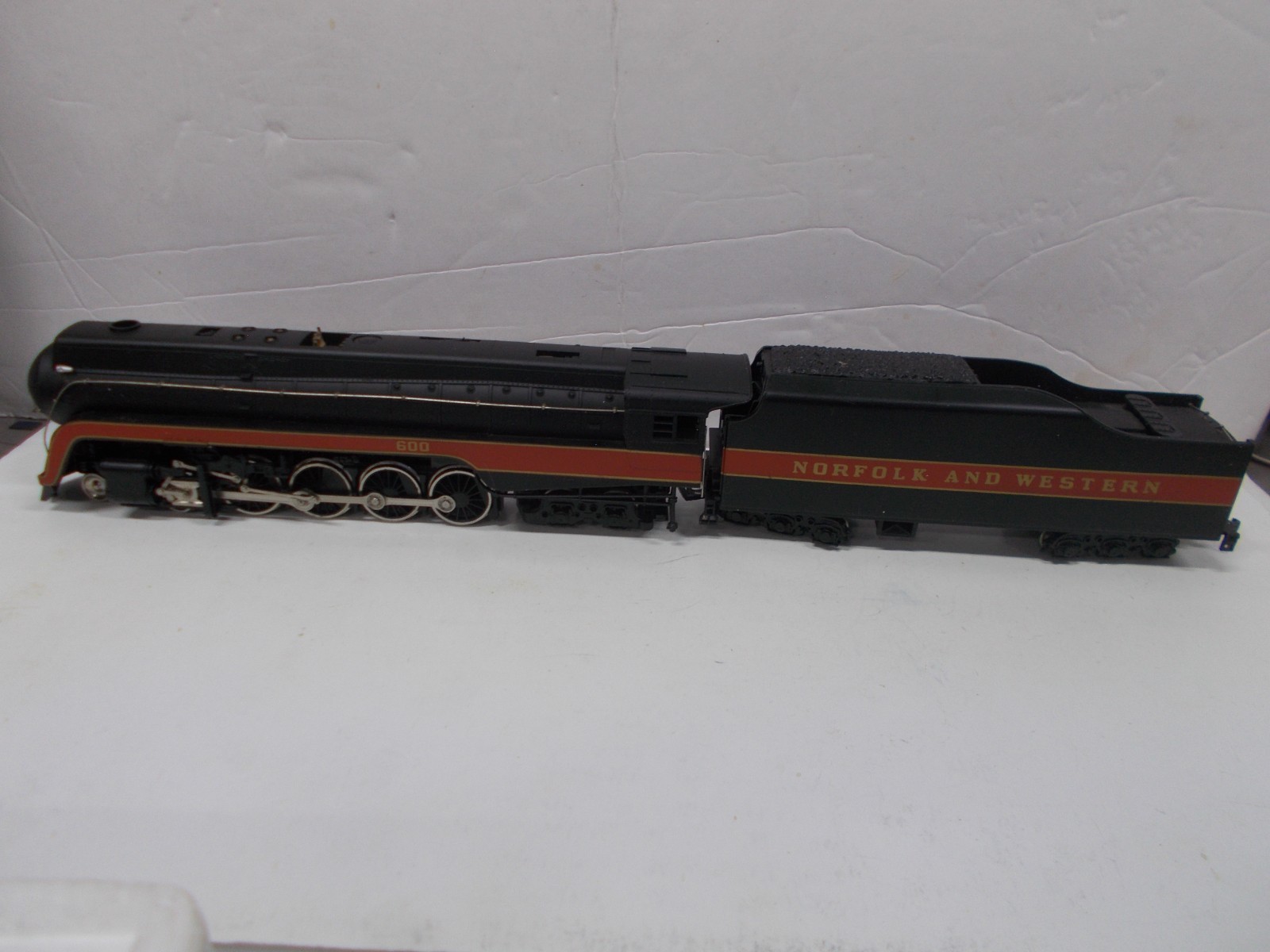 BACHMANN ~ NORFOLK & WESTERN CLASS J 4-8-4 LOCOMOTIVE & TENDER ~HO SCALE