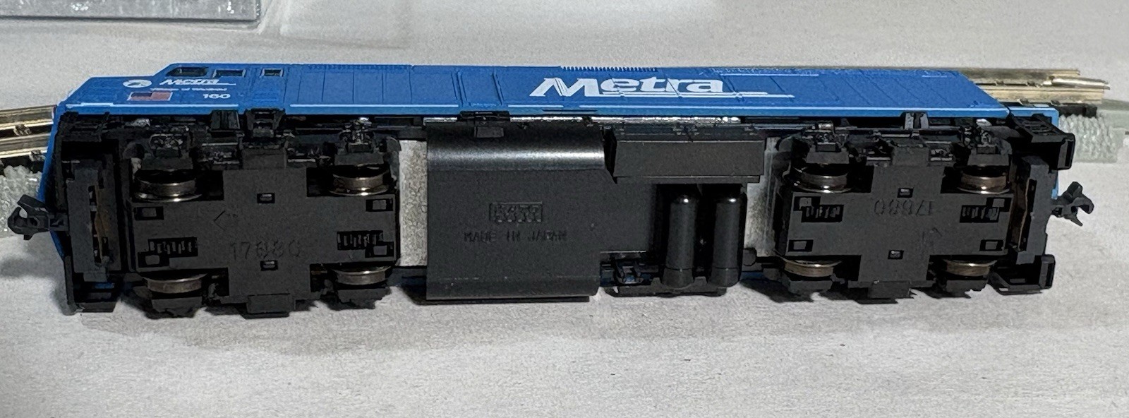 KATO 176-9102 N Scale F40PH Chicago Metra #160 “Village of Winfield” (NOS)