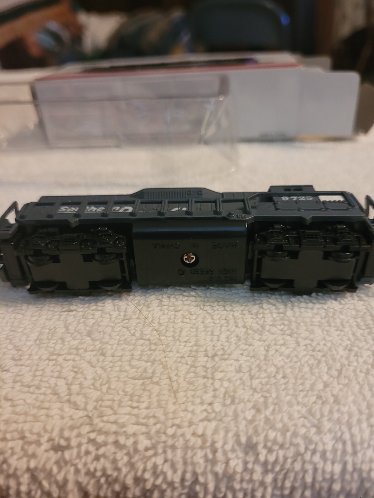 Southern Pacific Locomotive # 9725 Model Train 4.5” Collectible Toy