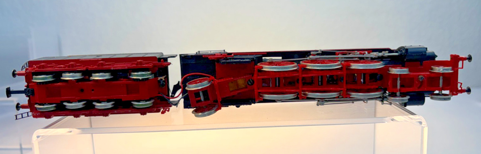 HO Scale Liliput Deutsche Bundesbahn BR 018 4-6-2 Locomotive #18 316 DC Powered