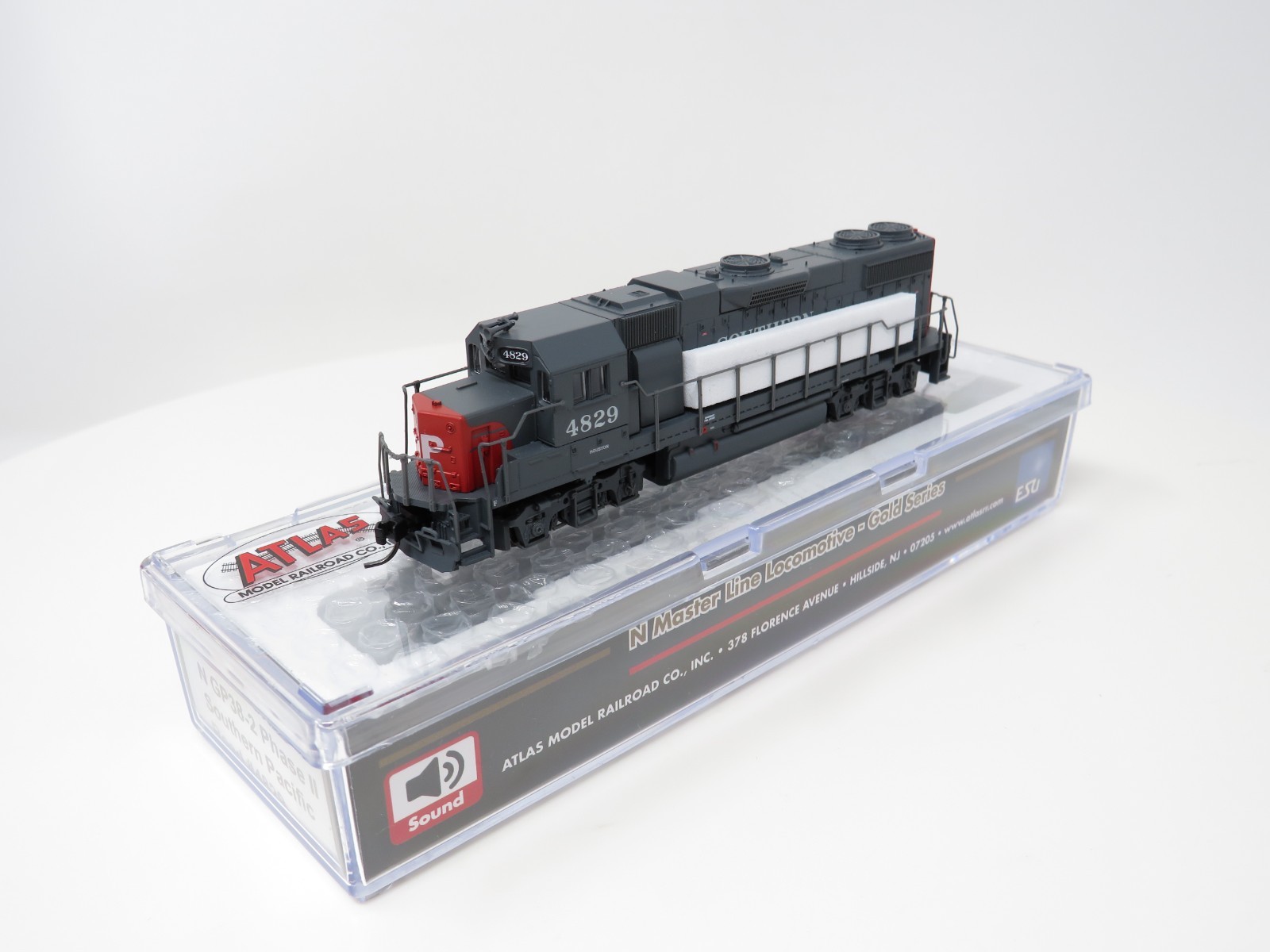 Atlas N 40004853 DCC ESU LokSound Southern Pacific EMD GP38-2 Phase II Diesel
