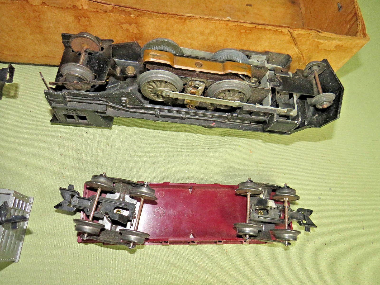 VINTAGE 1950s UNIQUE / MARX O OR 027 GAUGE ELECTRIC FREIGHT TRAIN SET IN BOX