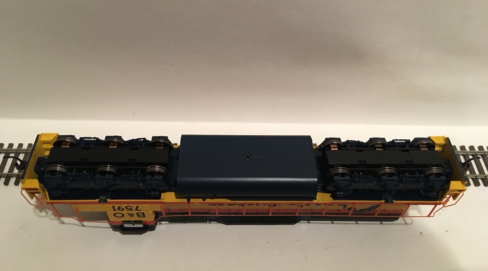 HO Athearn RTR 93545 Chessie System SD40 Powered Diesel Locomotive B&O #7591