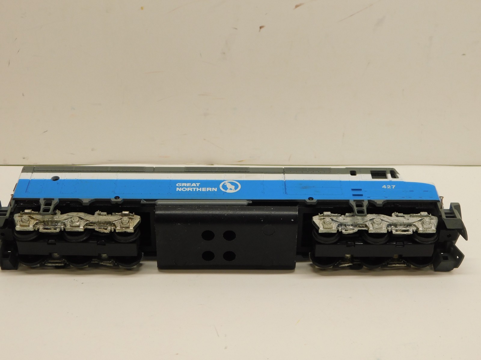 Athearn HO Blue Box Great Northern FP45 Diesel Engine #427-Unpowered Dummy