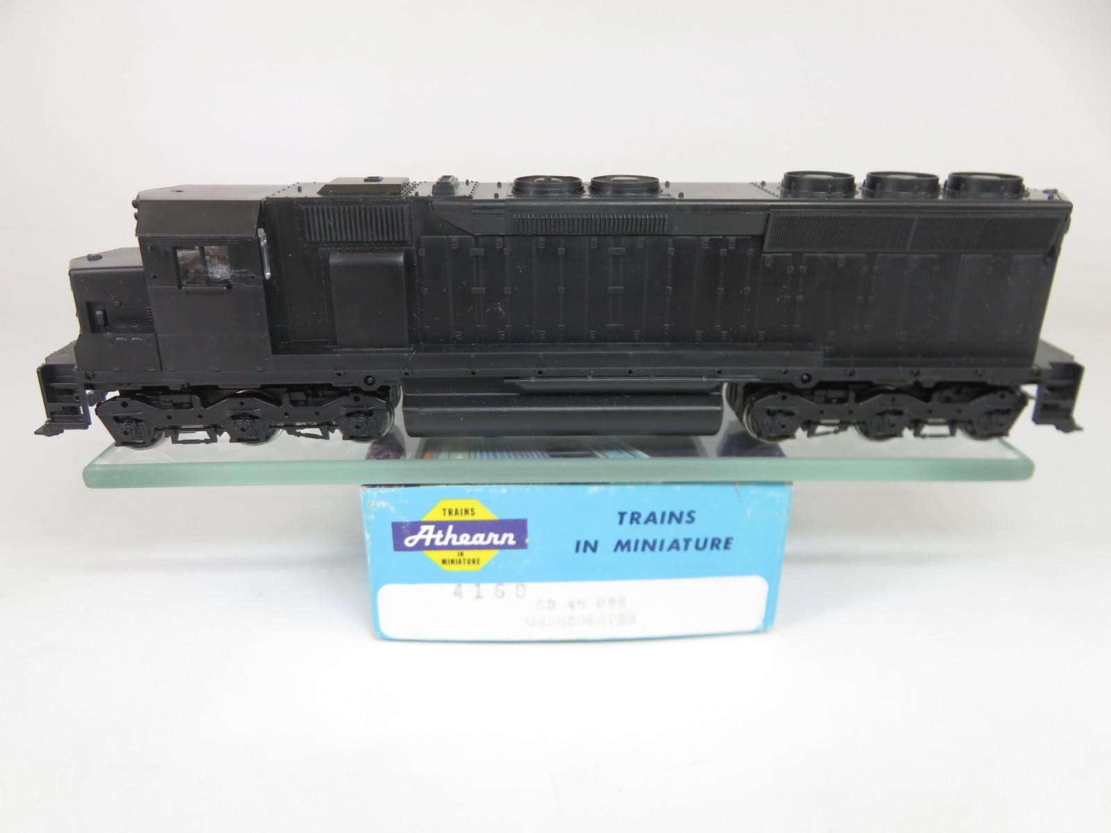 Athearn Blue Box 4160 HO Scale Undecorated EMD SD45 Diesel Locomotive