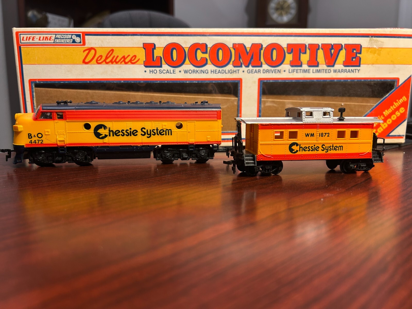 Life Like Chessie System B&O HO Scale Locomotive 4472 & Caboose 1872 Combo Pack