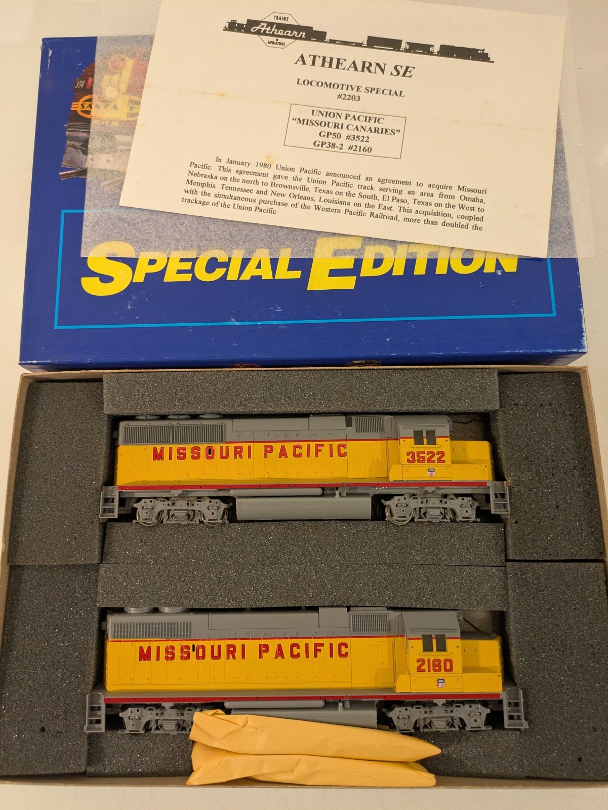 HO EMD GP50 (Pwd) + GP38-2 (Dmy) MP Missouri Pacific “Canaries” DC NIB NOS #2203