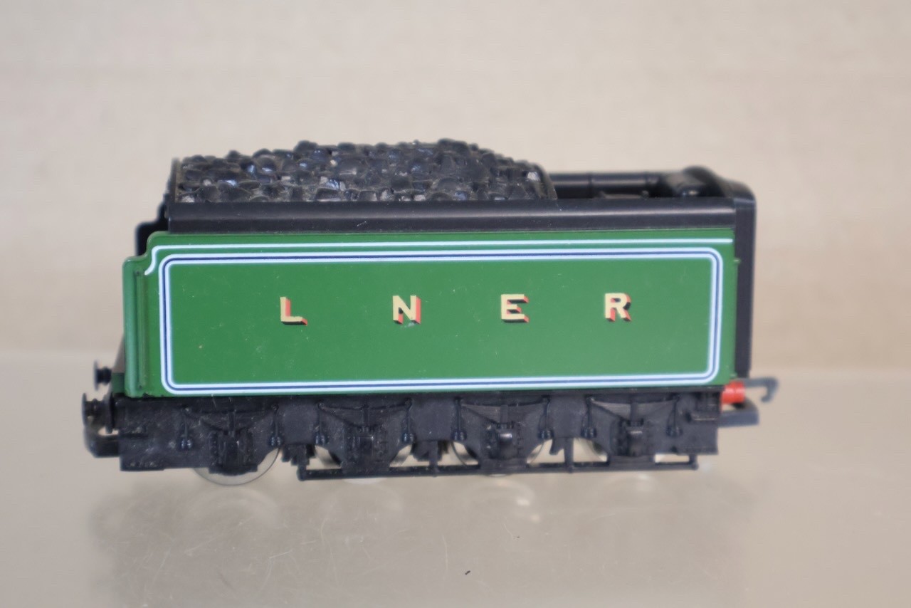 HORNBY NON POWERED TWIN TENDER for LNER 4-6-2 LOCOMOTIVE 4472 FLYING SCOTSMAN op