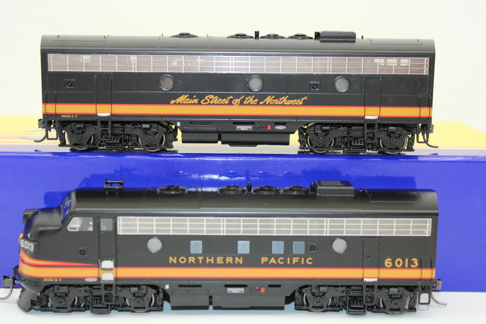 Athearn Genesis HO NP Northern Pacific Ph 1 EMD F7 AB Diesel Locomotive Set 6013