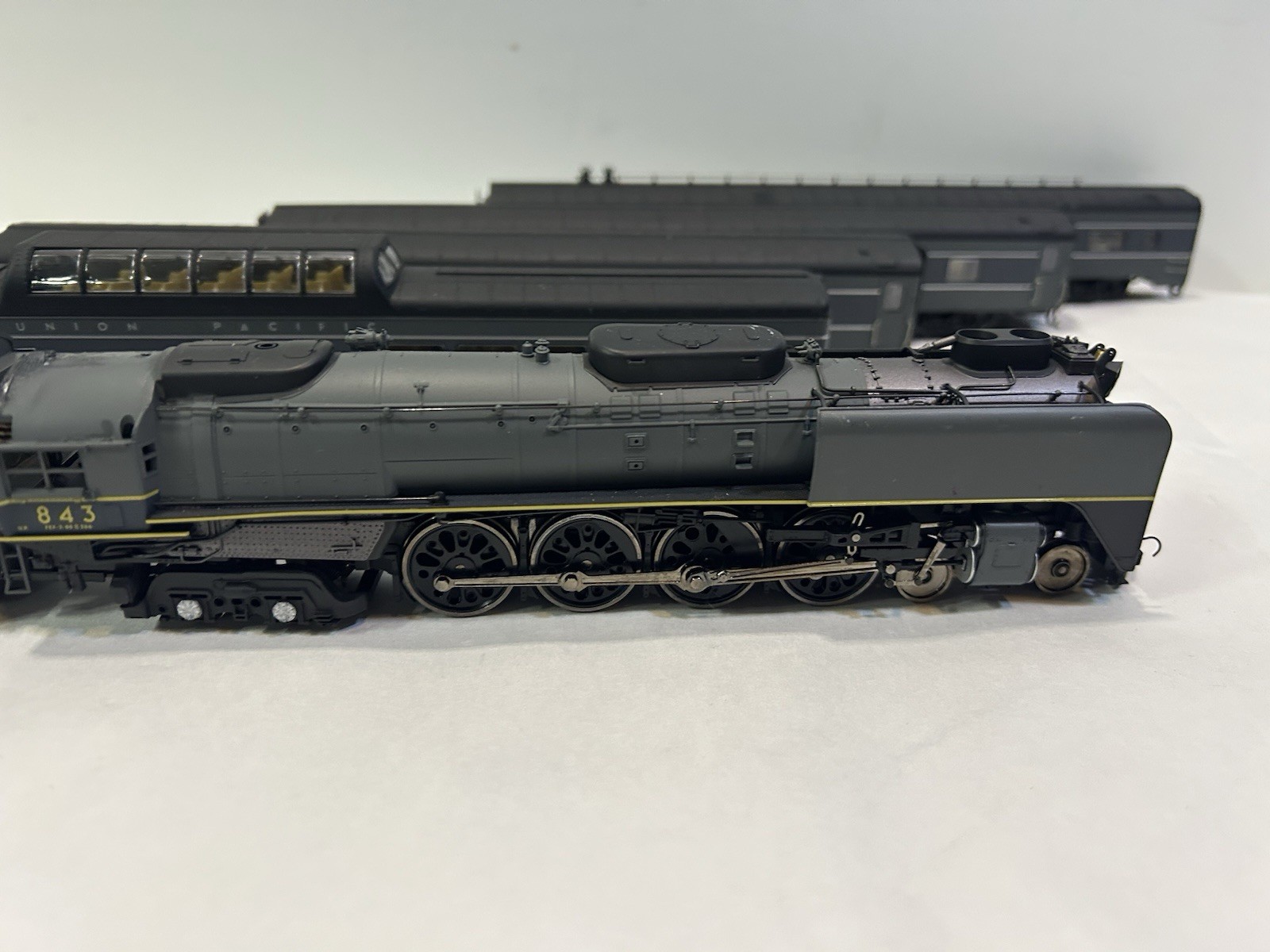 Rivarossi R5470 Steam Locomotive Union Pacific #843 Bonus 4 Rivarossi Cars