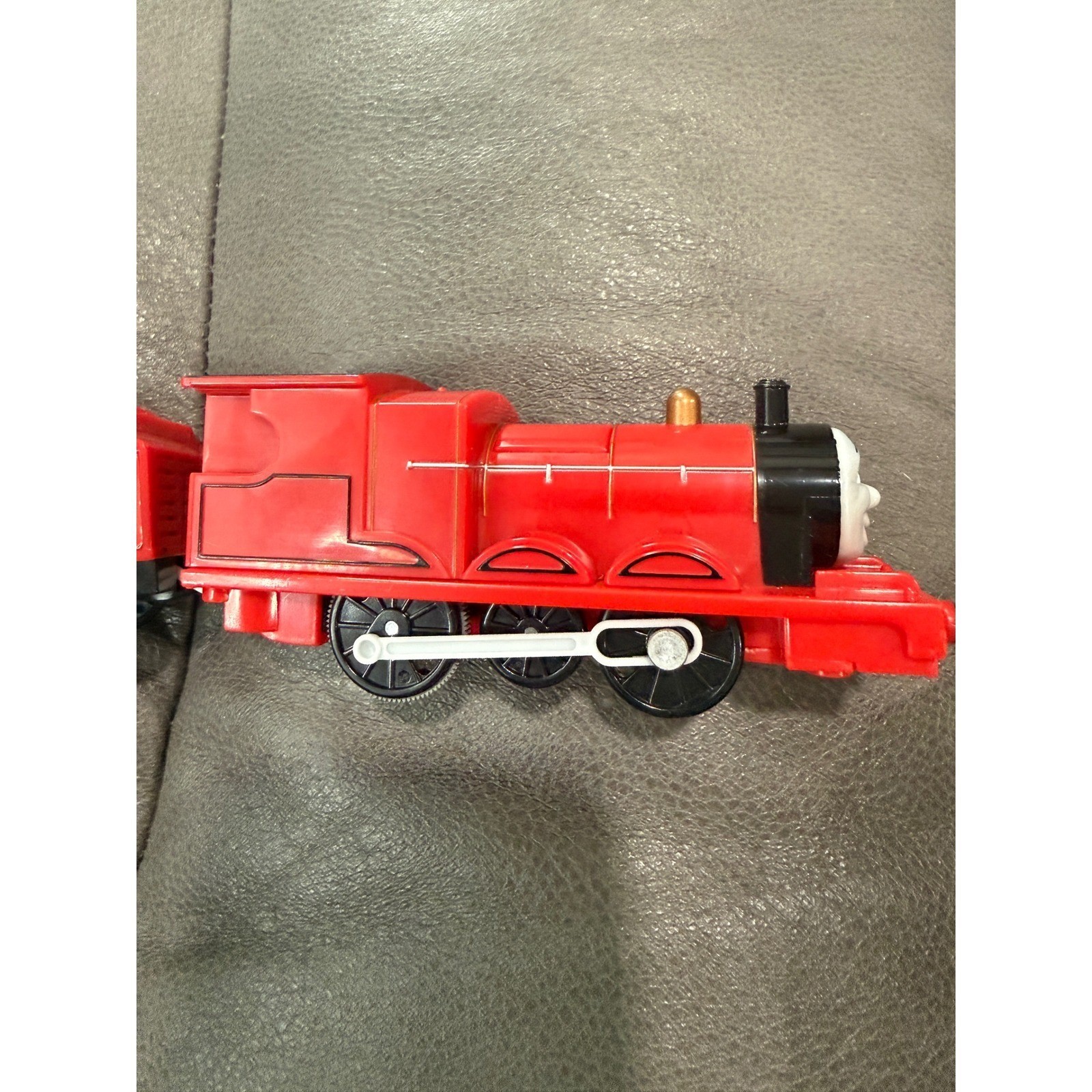 Thomas & Friends James the Red Engine Motorized Train Gullane 2006 No 5 works