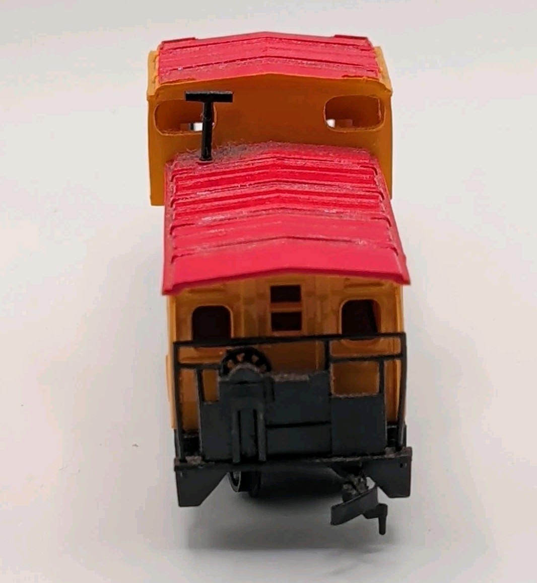 Bachmann Union Pacific Locomotive Train Engine 866 and Caboose HO Scale Model RR