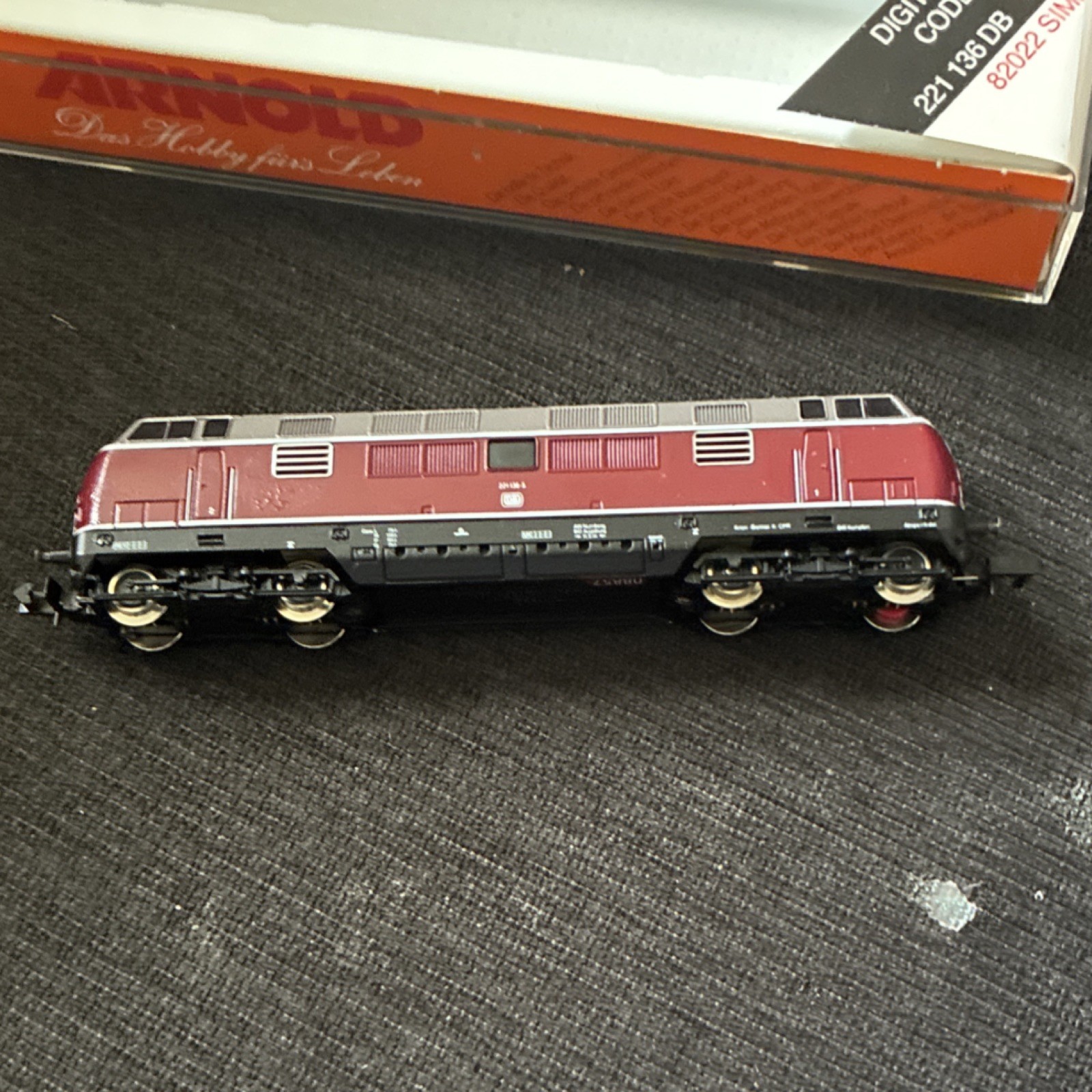 Arnold Digital N Gauge Diesel Locomotive BR 221 Deutsche Bahn Red Silver Black
