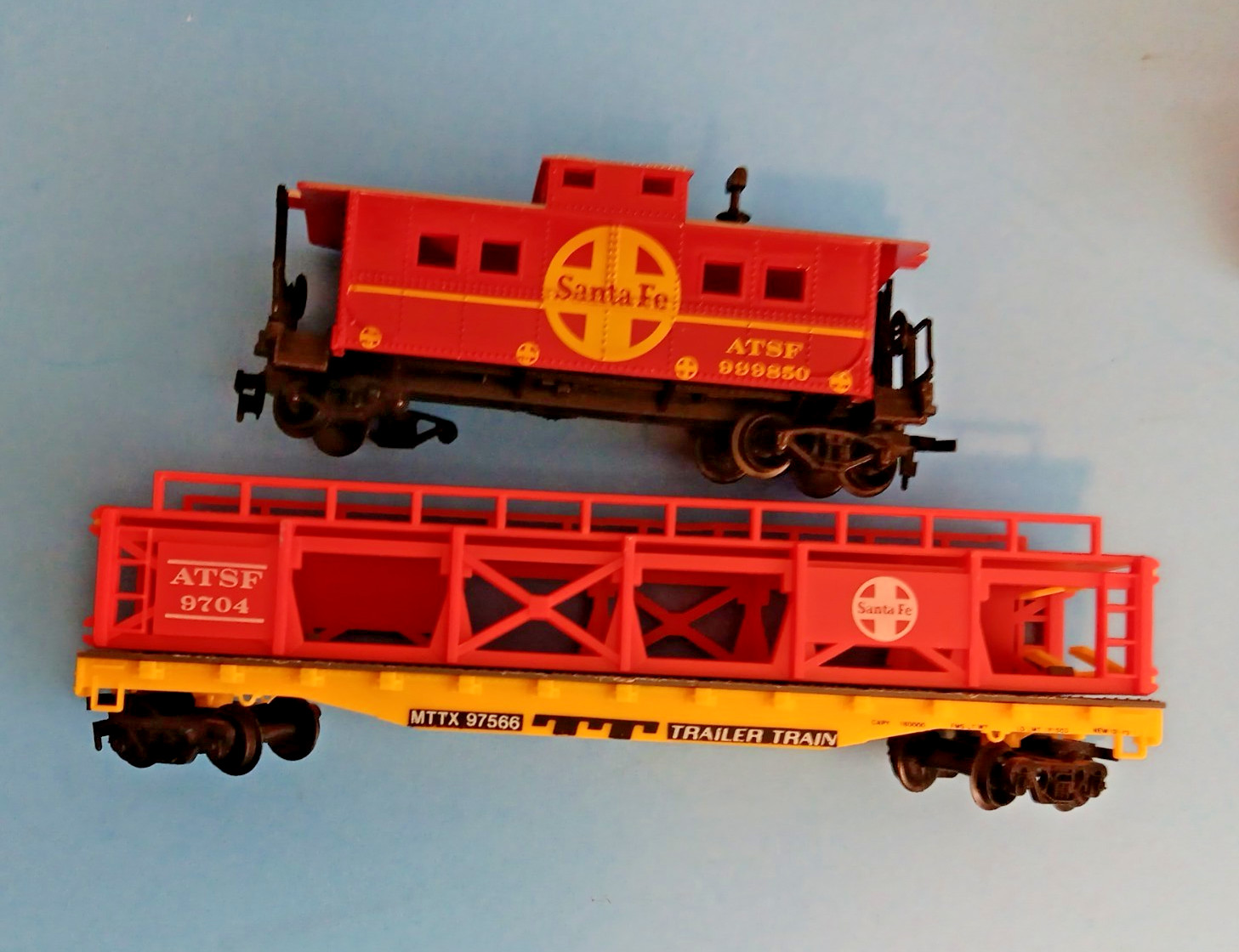 Life Like Trains Santa Fe 3500 Locomotive HO Scale with Dummy Train and others