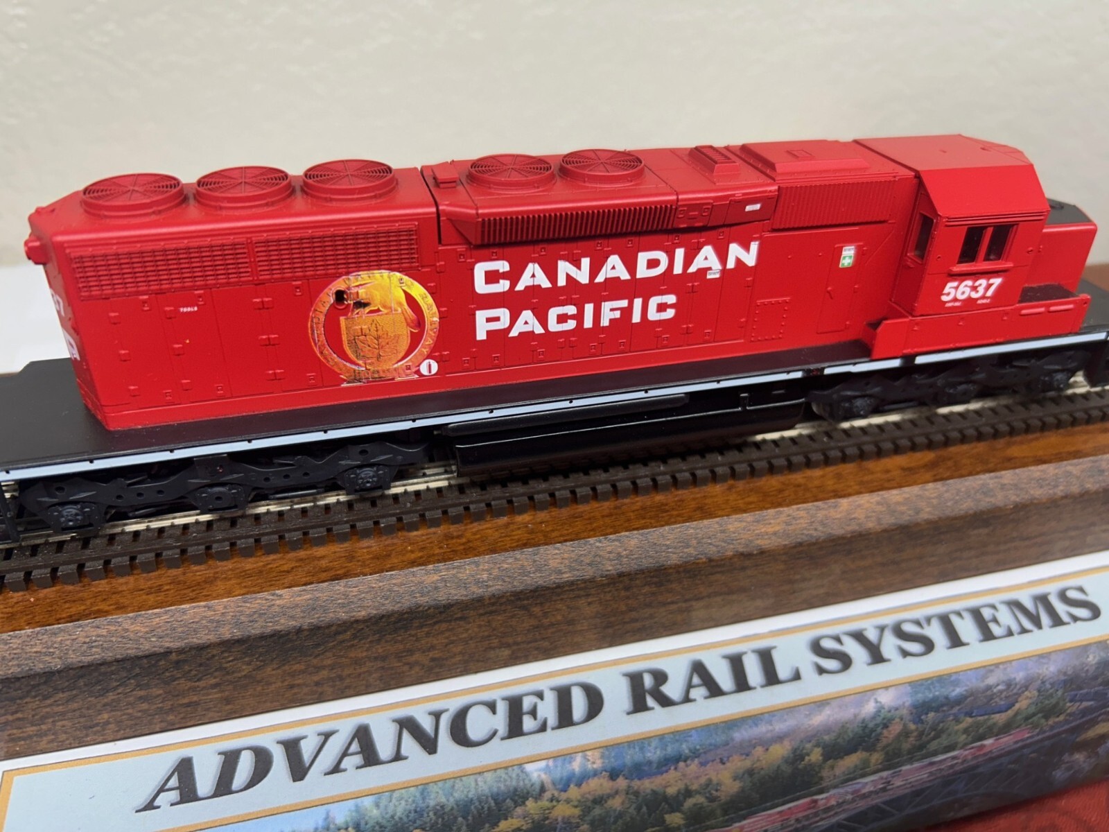 CANADIAN PACIFIC SD40-2 LOCOMOTIVE – HO Scale ” GOLDEN BEAVER ” LETTERS NEW OOP