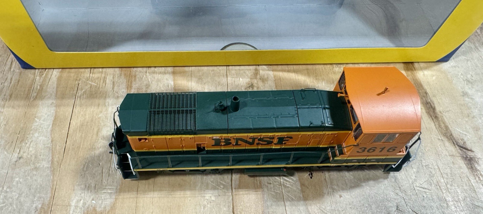 Athearn HO 95806 BNSF SW1000 #3616 New! DCC Ready