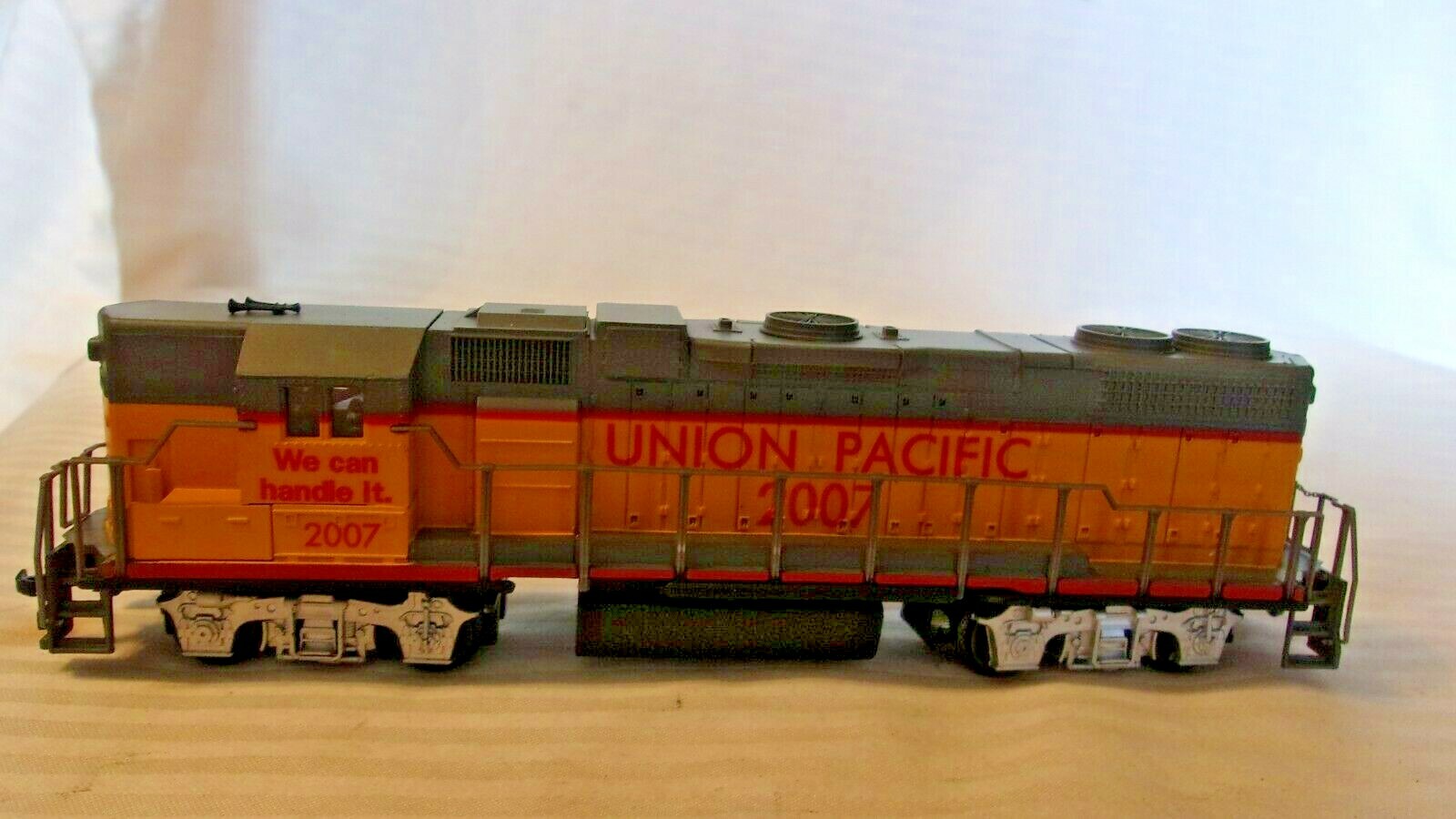 HO Scale Life-like Diesel Locomotive Union Pacific #2007 Yellow & Gray