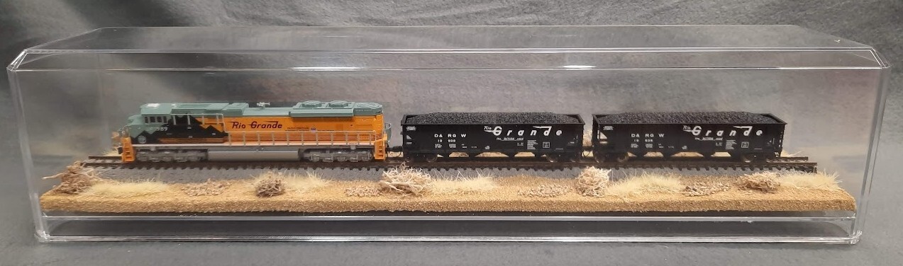 N SCALE 16″ SINGLE-TRACK DISPLAY CASE -“DESERT SCENE” FOR ANY N SCALE TRAINS