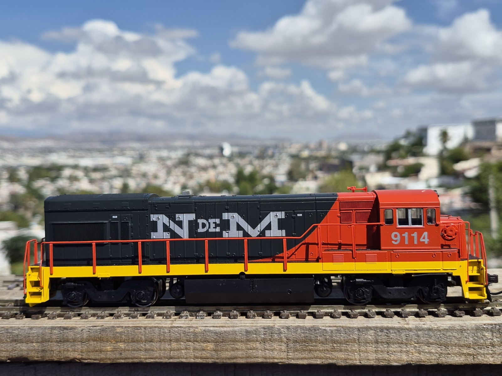 HO SCALE ATLAS NdeM NACIONALES DE MEXICO U23B LOCOMOTIVE